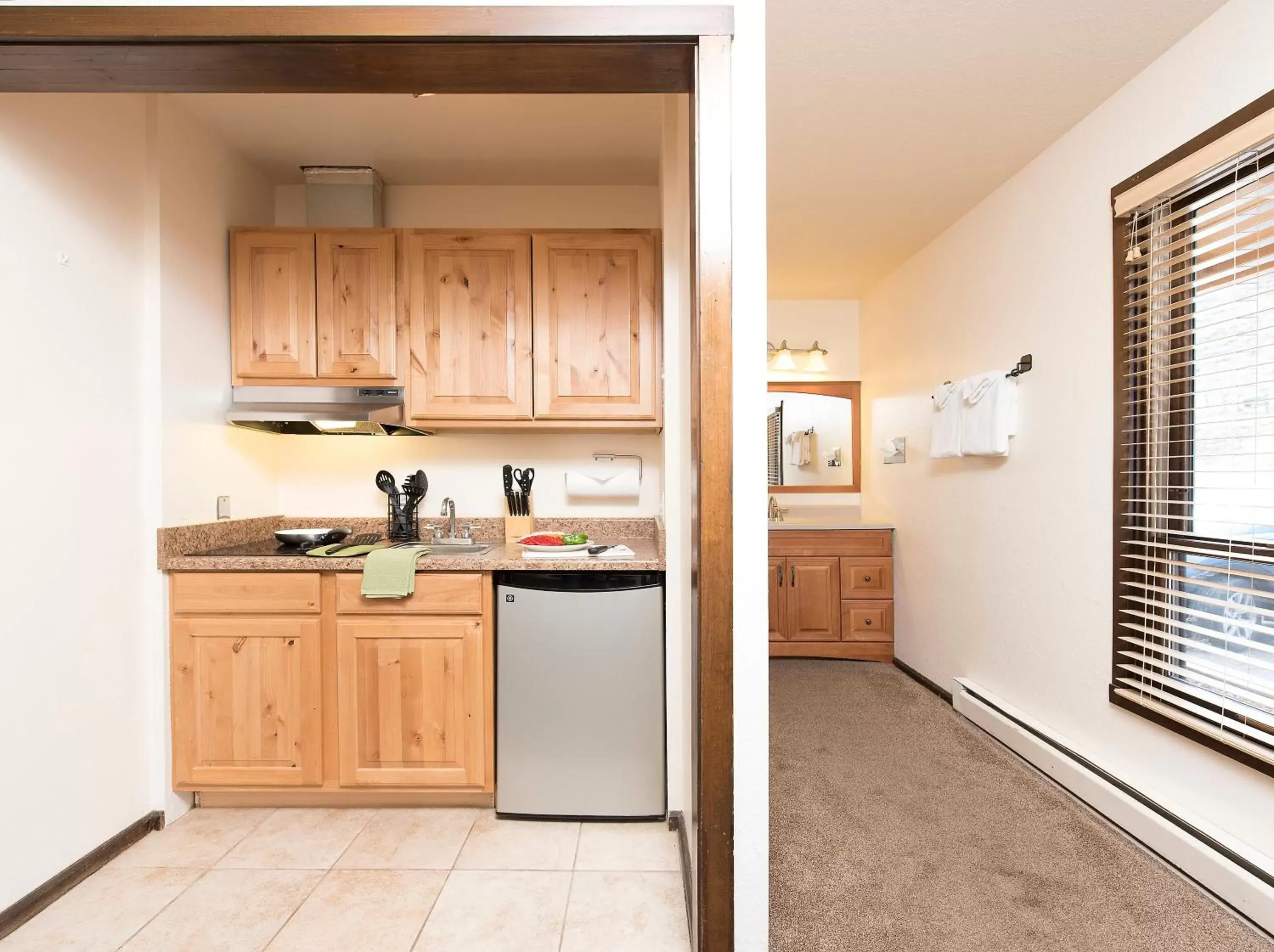 Kitchen or kitchenette, Kitchen/Kitchenette in Elk Refuge Inn