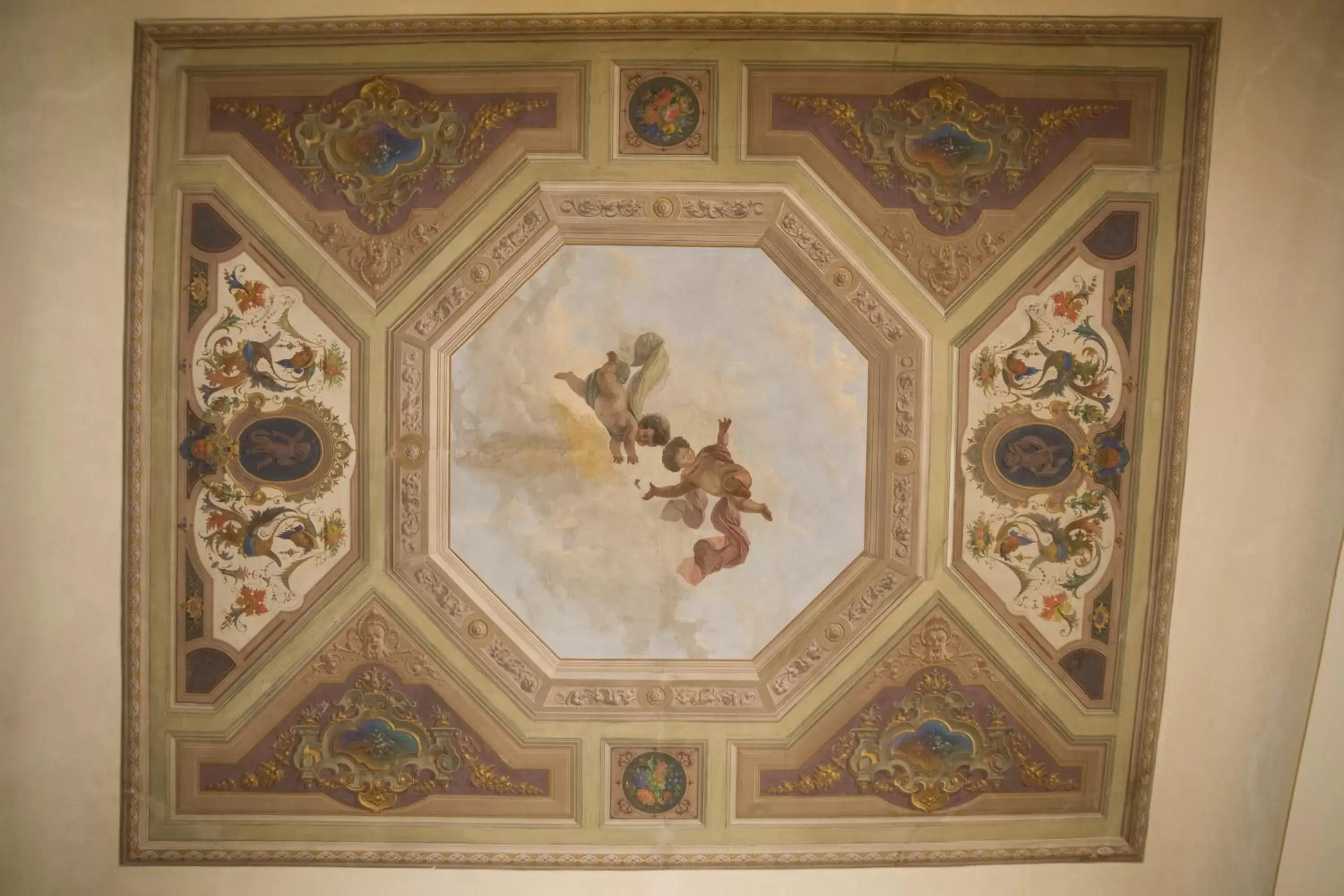 Decorative detail in Palazzo Gamba Apartments al Duomo