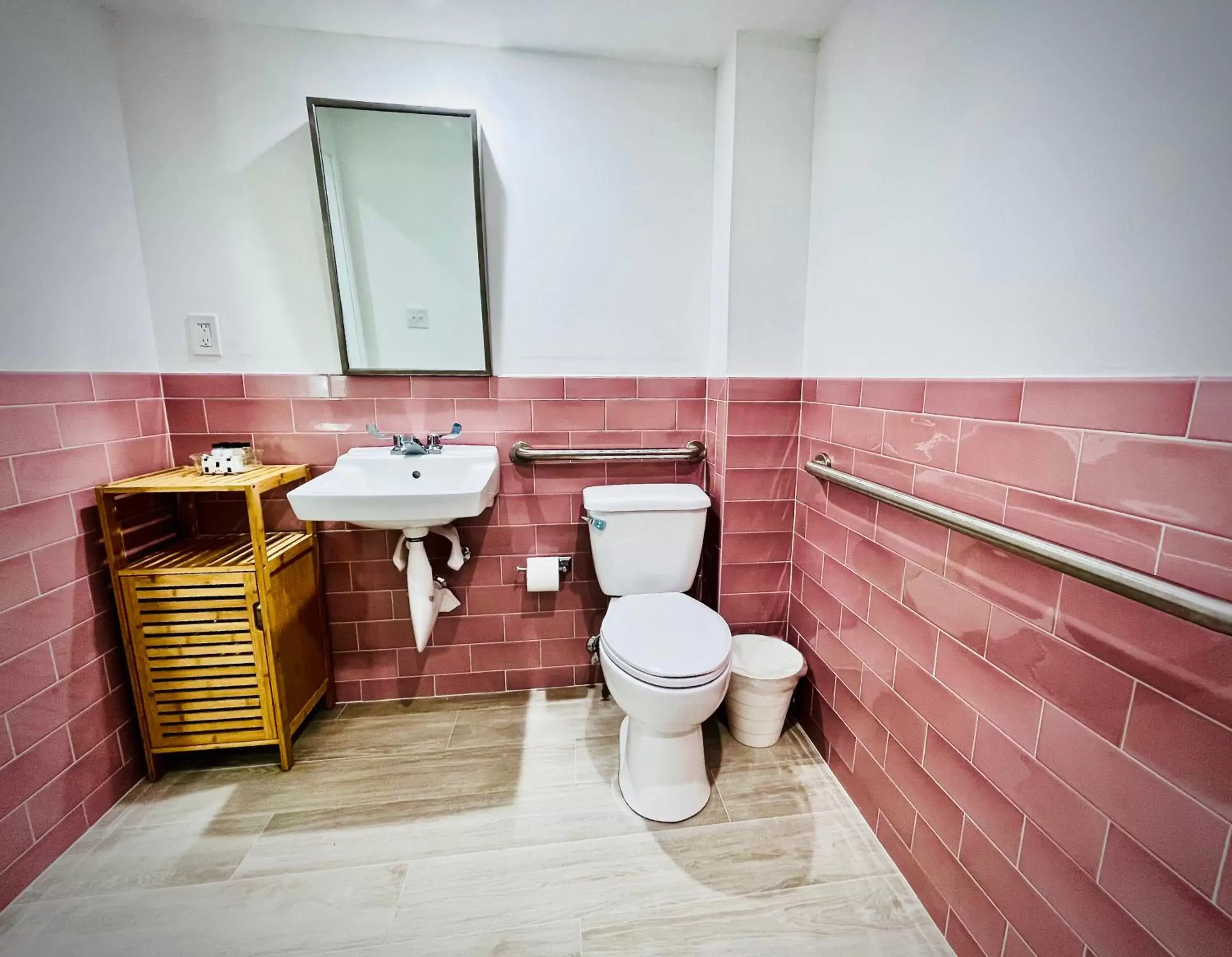 Bathroom in The New Yorker Miami Hotel