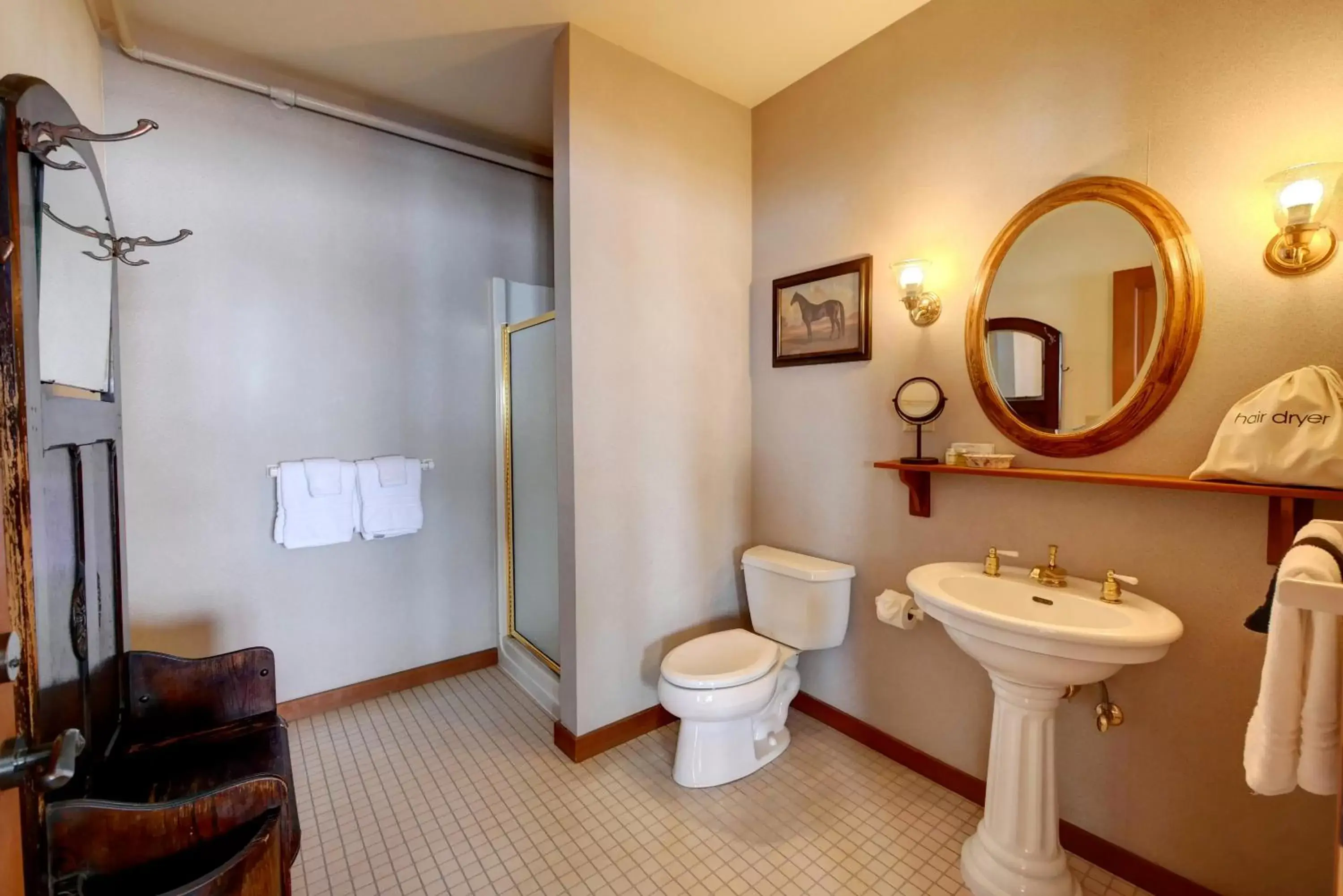 Shower, Bathroom in Casia Lodge and Ranch