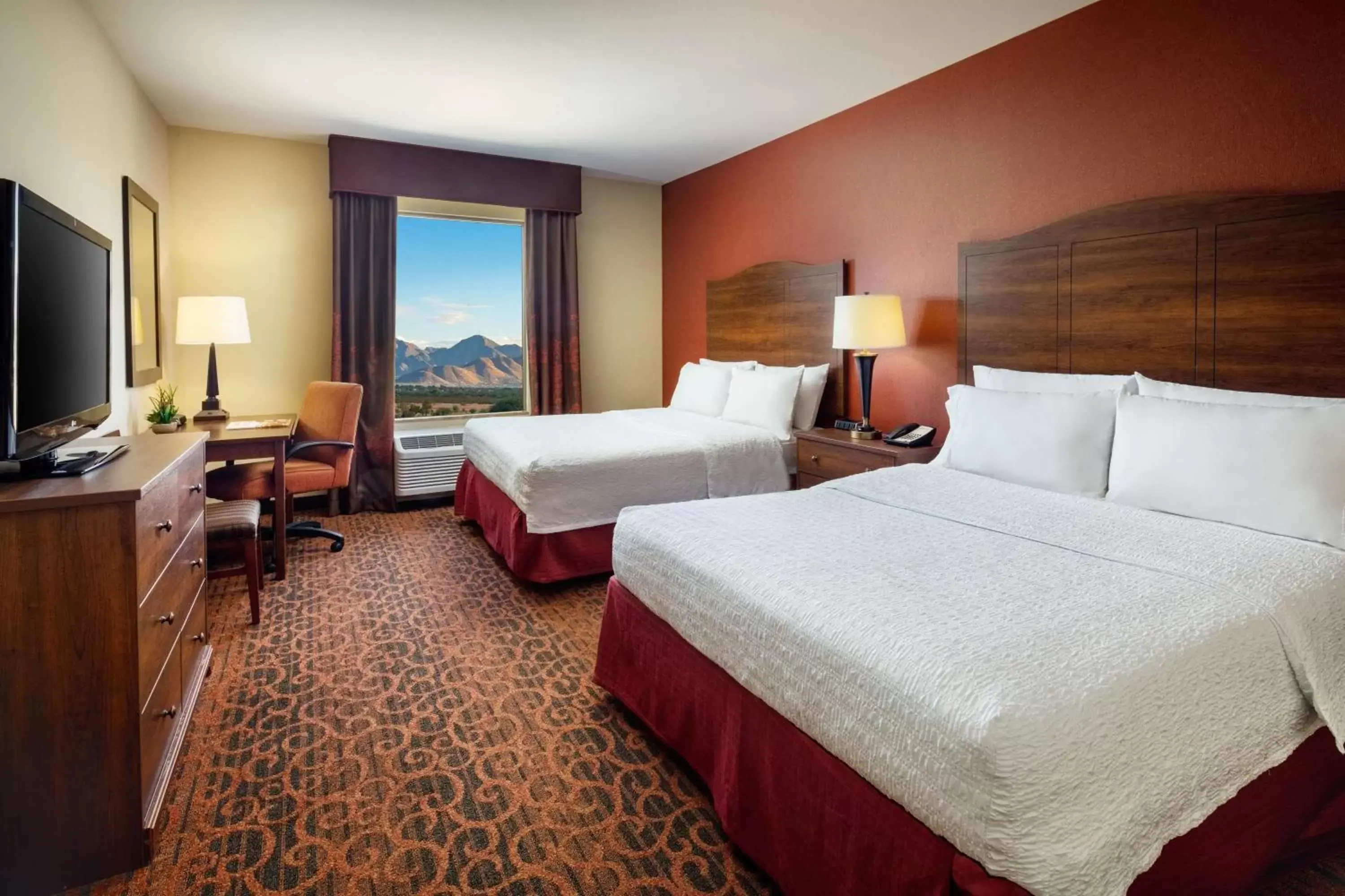 Bed in Hampton Inn & Suites Scottsdale at Talking Stick