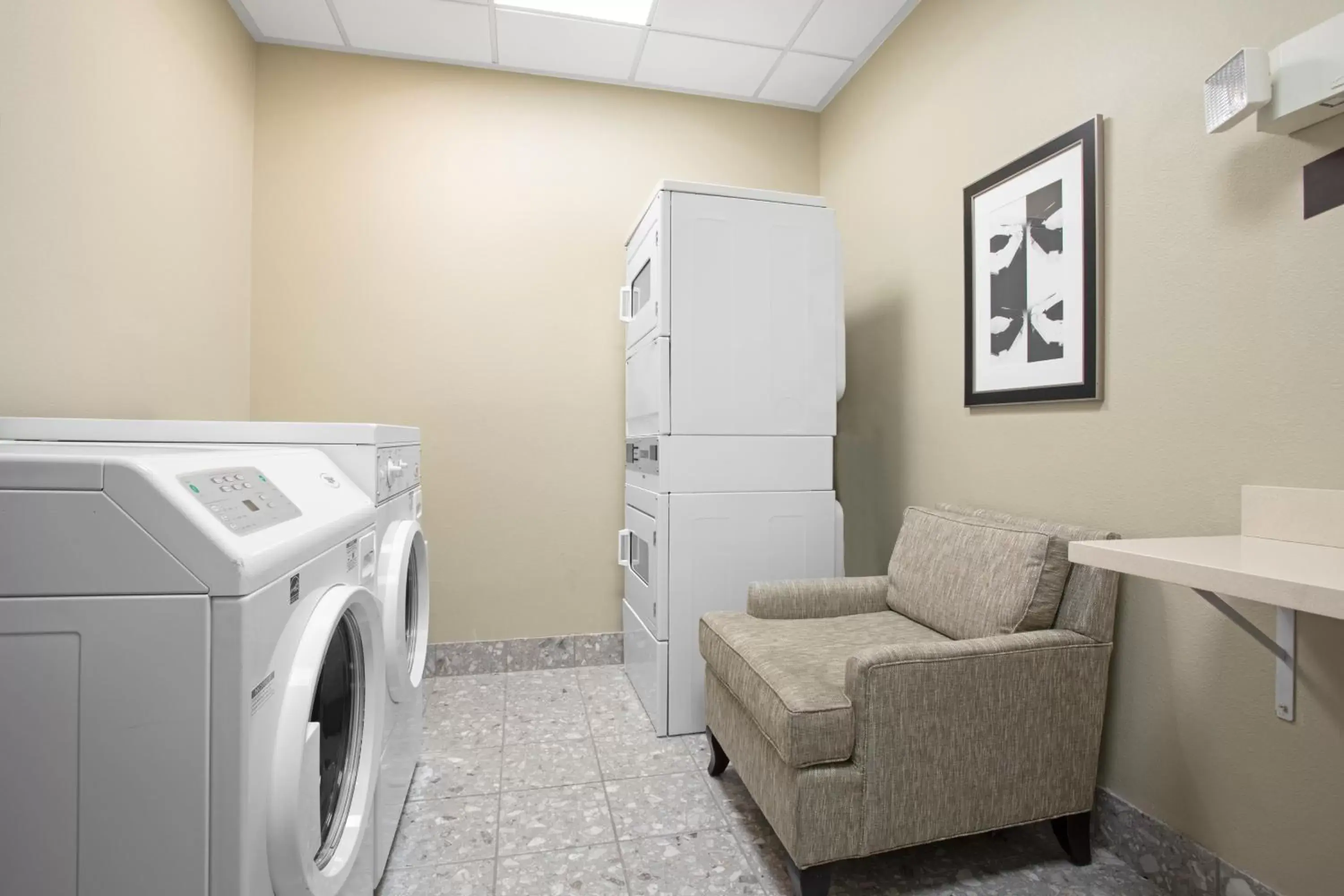 laundry, Seating Area in Staybridge Suites Las Vegas - Stadium District