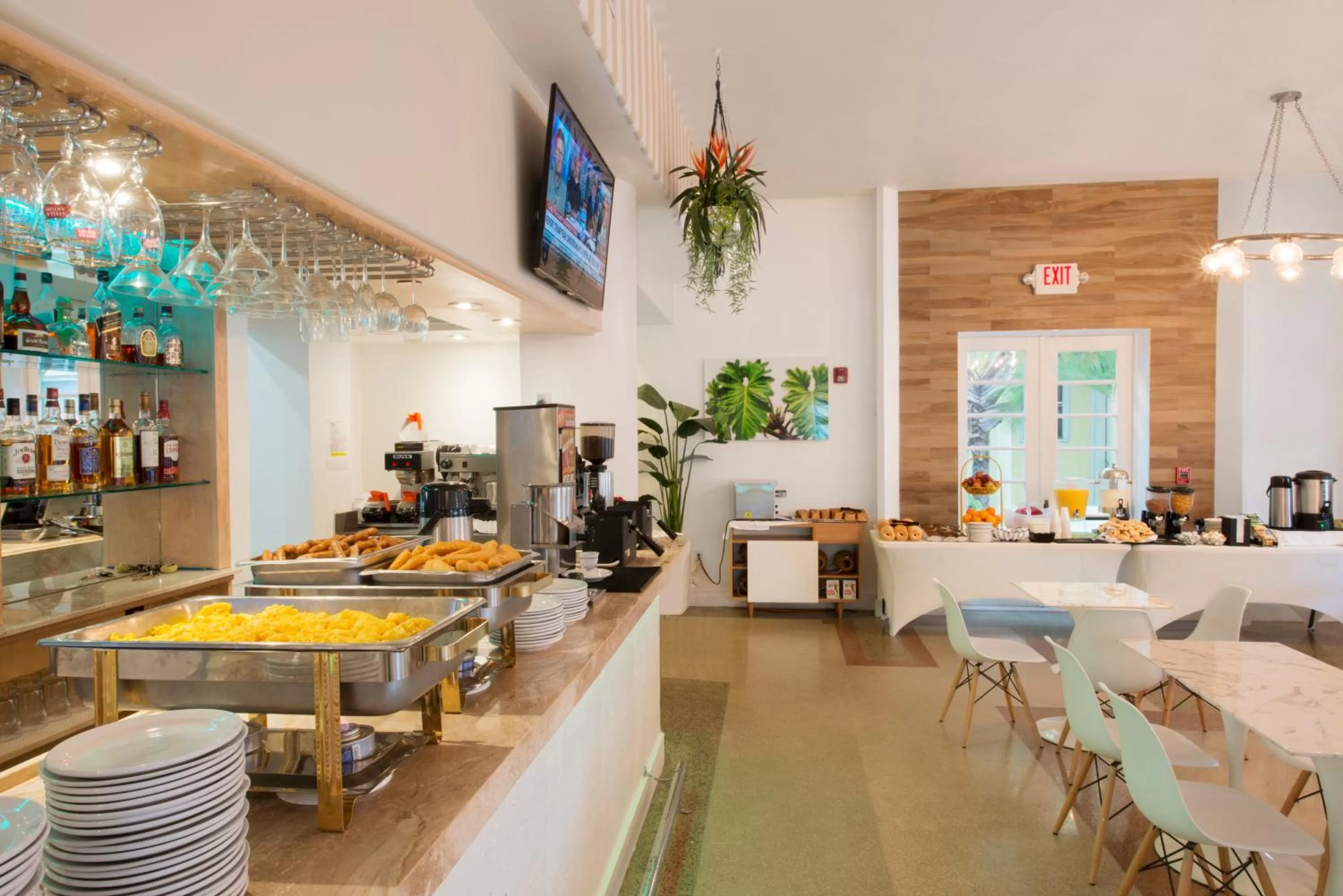 Restaurant/places to eat in President Hotel