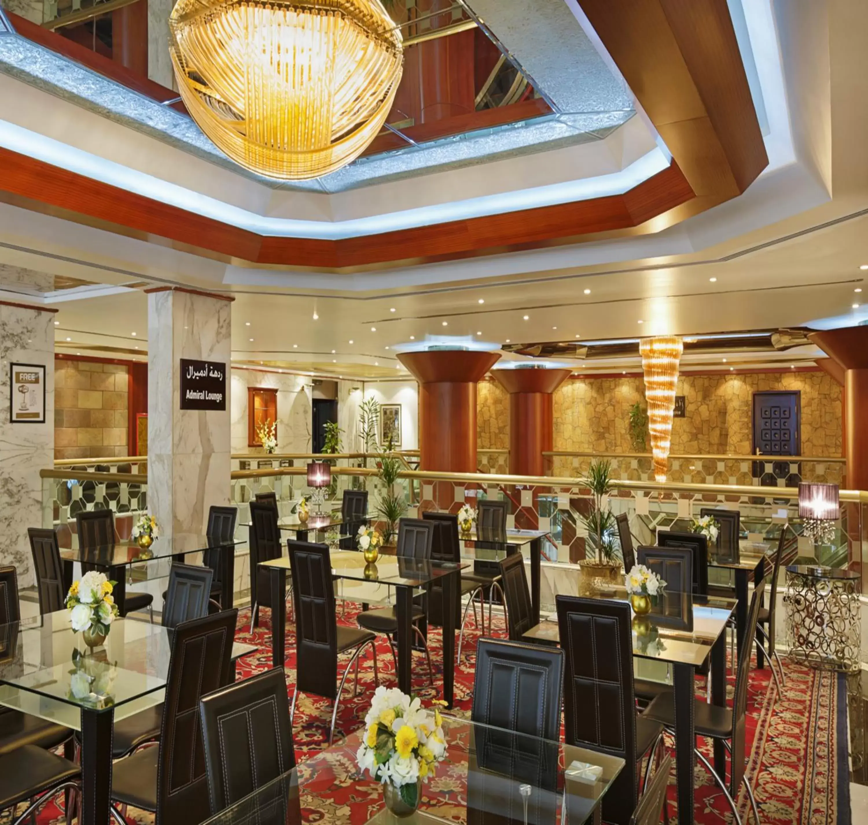 Lounge or bar, Restaurant/Places to Eat in Admiral Plaza Hotel