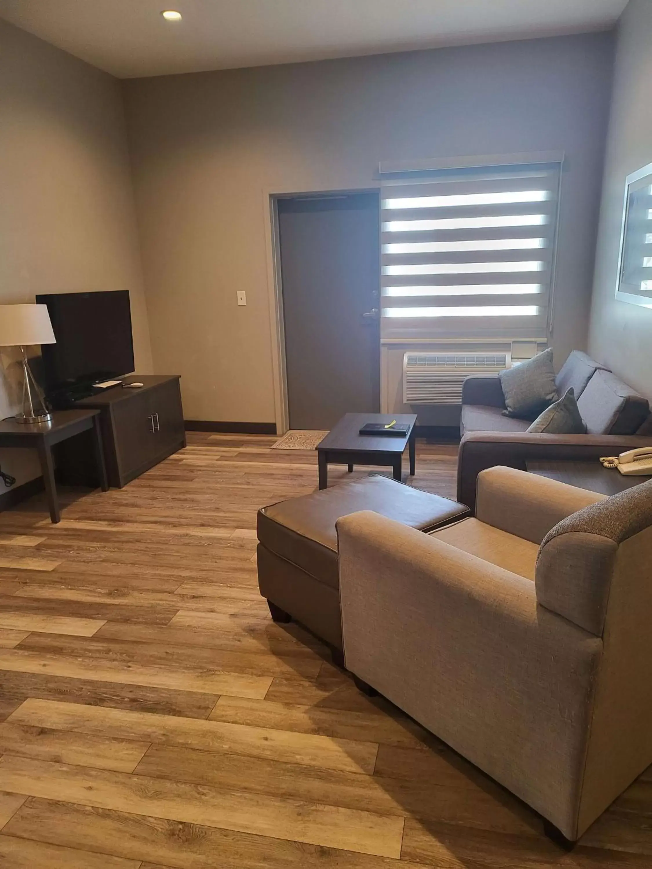 Bedroom, Seating Area in Best Western Sawtooth Inn and Suites