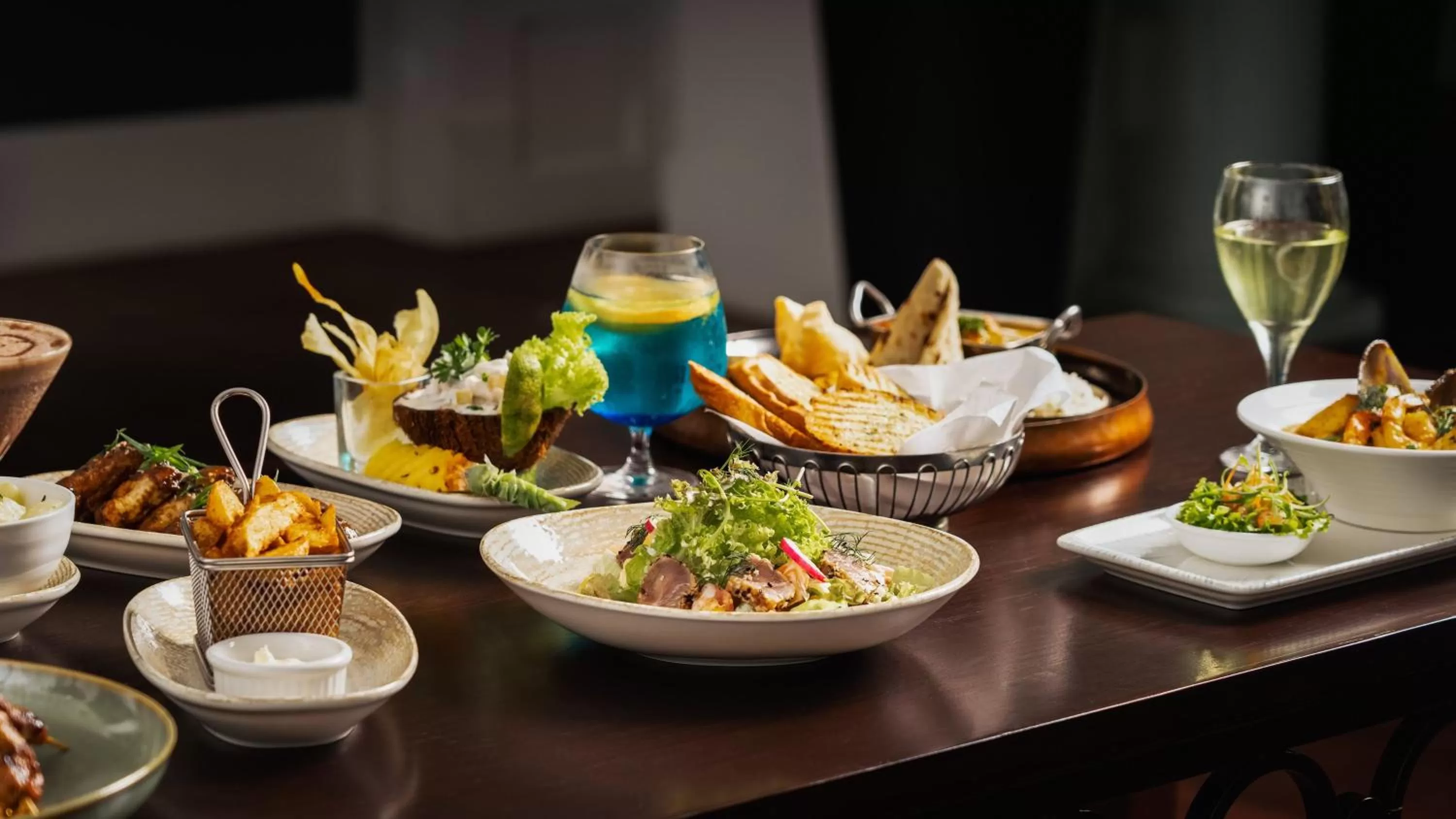 Restaurant/places to eat in Grand Pacific Hotel