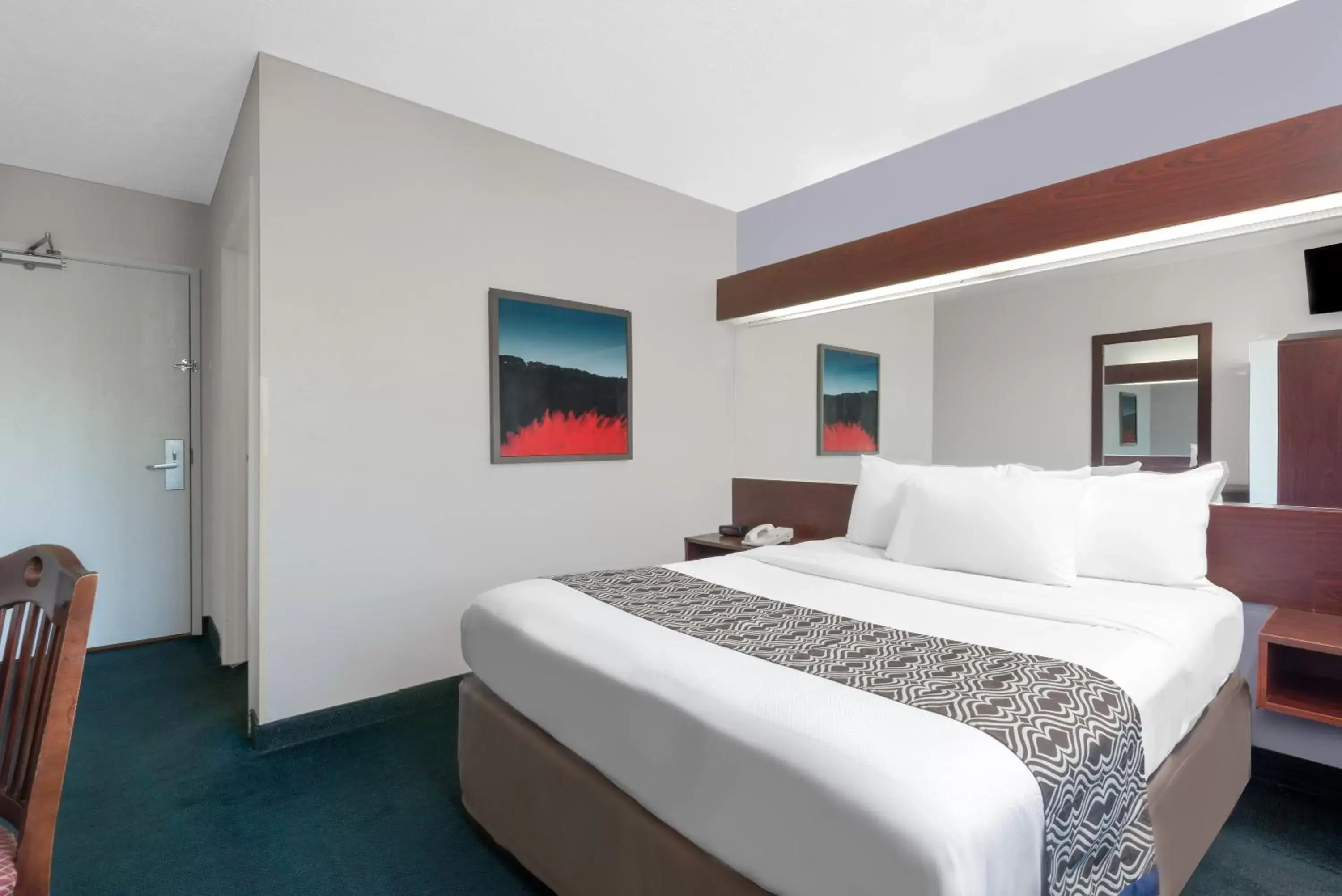 Photo of the whole room, Room Photo in Microtel Inn & Suites by Wyndham London