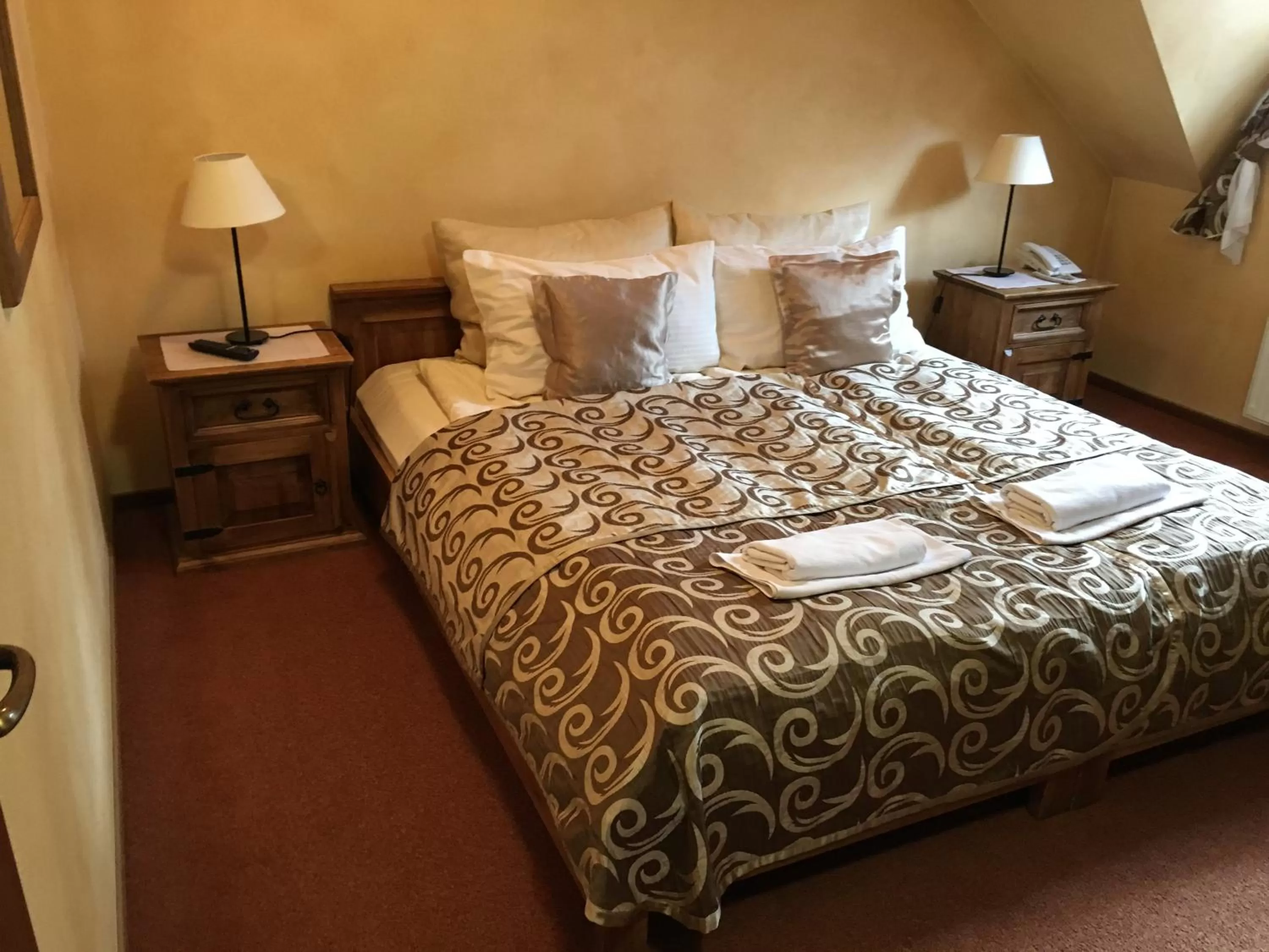 Photo of the whole room, Bed in Hotel Dwór Karolówka