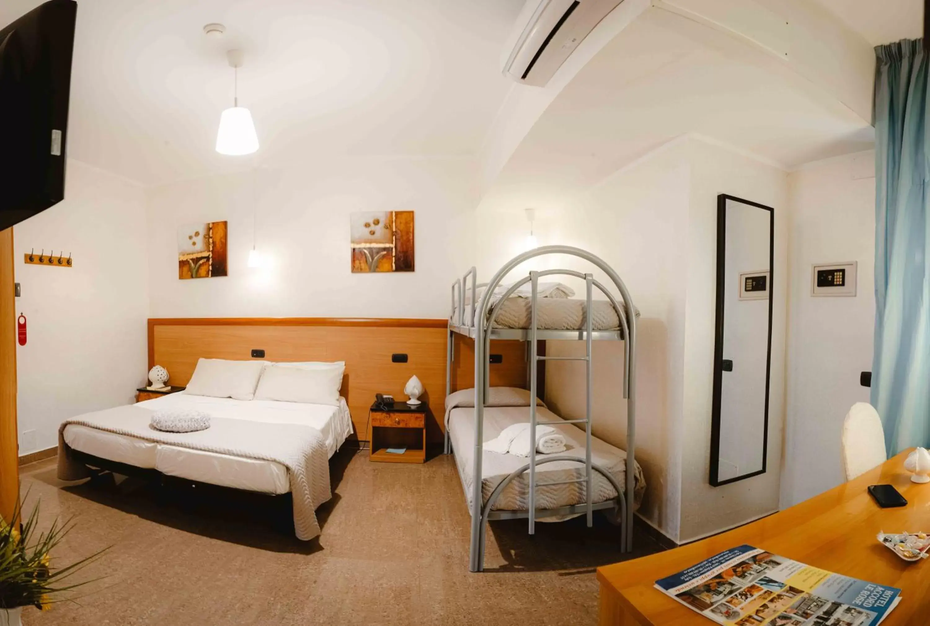 Bed in Accord Le Rose Bed in Accord Le Rose