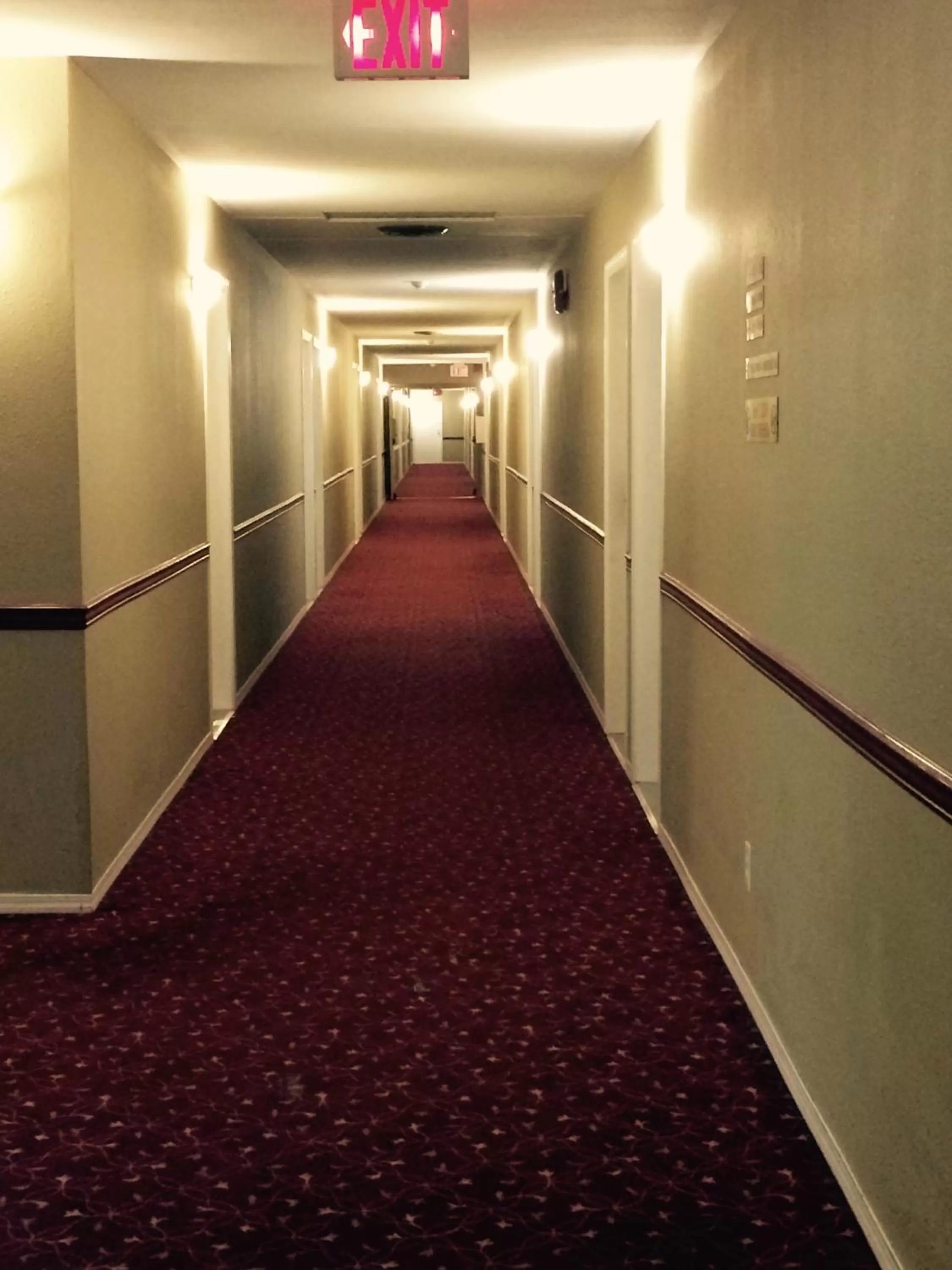 Lobby or reception in Super 8 by Wyndham West Kelowna BC