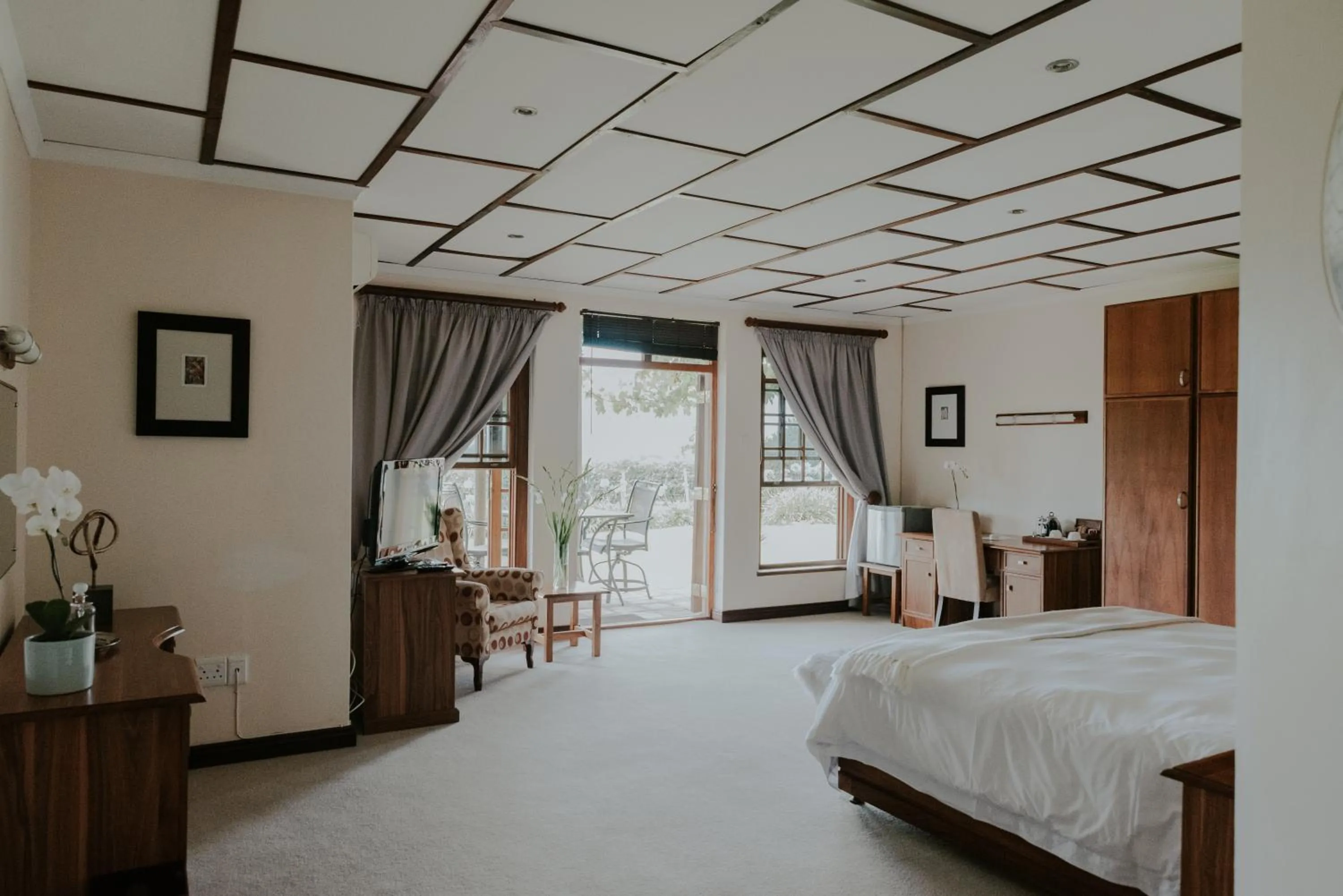 Patio, Bed in Cana Vineyard Guesthouse