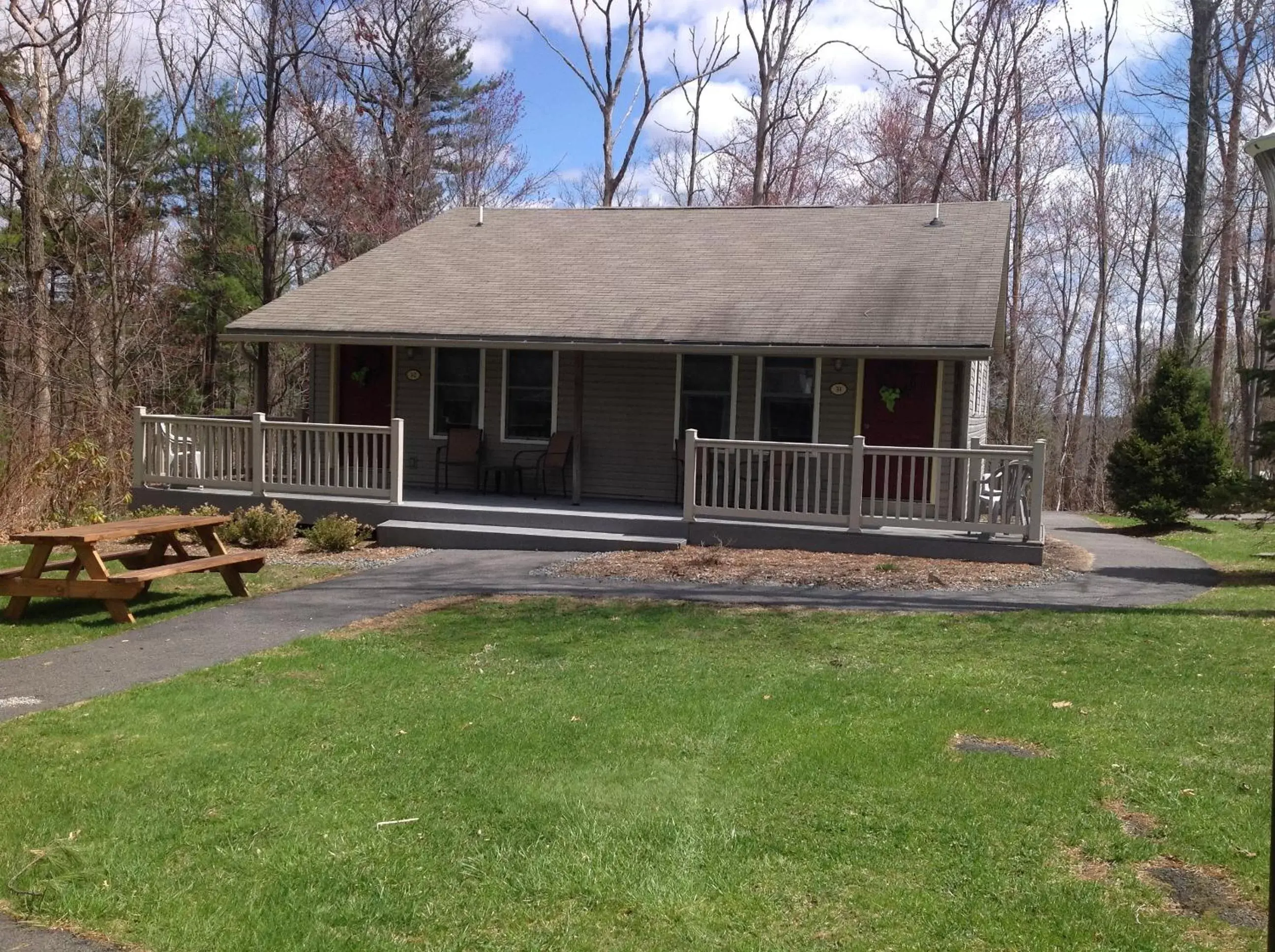 Queen Duplex Cottage in Woodfield Manor - A Sundance Vacations Property