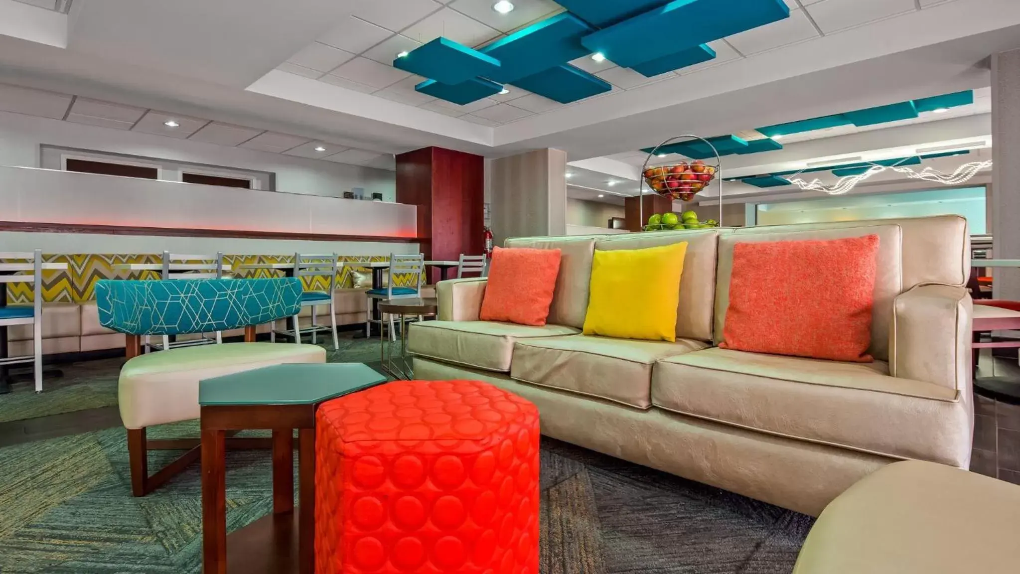 Lobby or reception, Seating Area in Holiday Inn Express & Suites Cincinnati Riverfront, an IHG Hotel