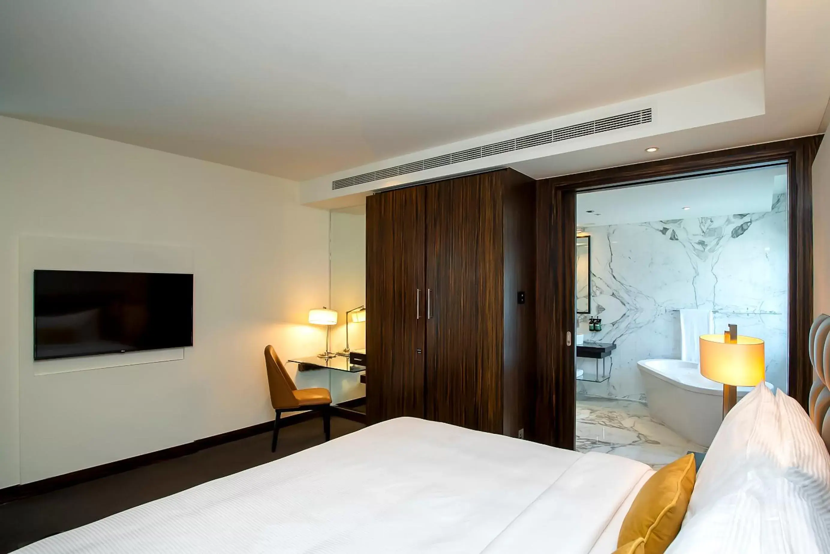 Bedroom, Bed in voco - Bonnington Dubai, an IHG Hotel