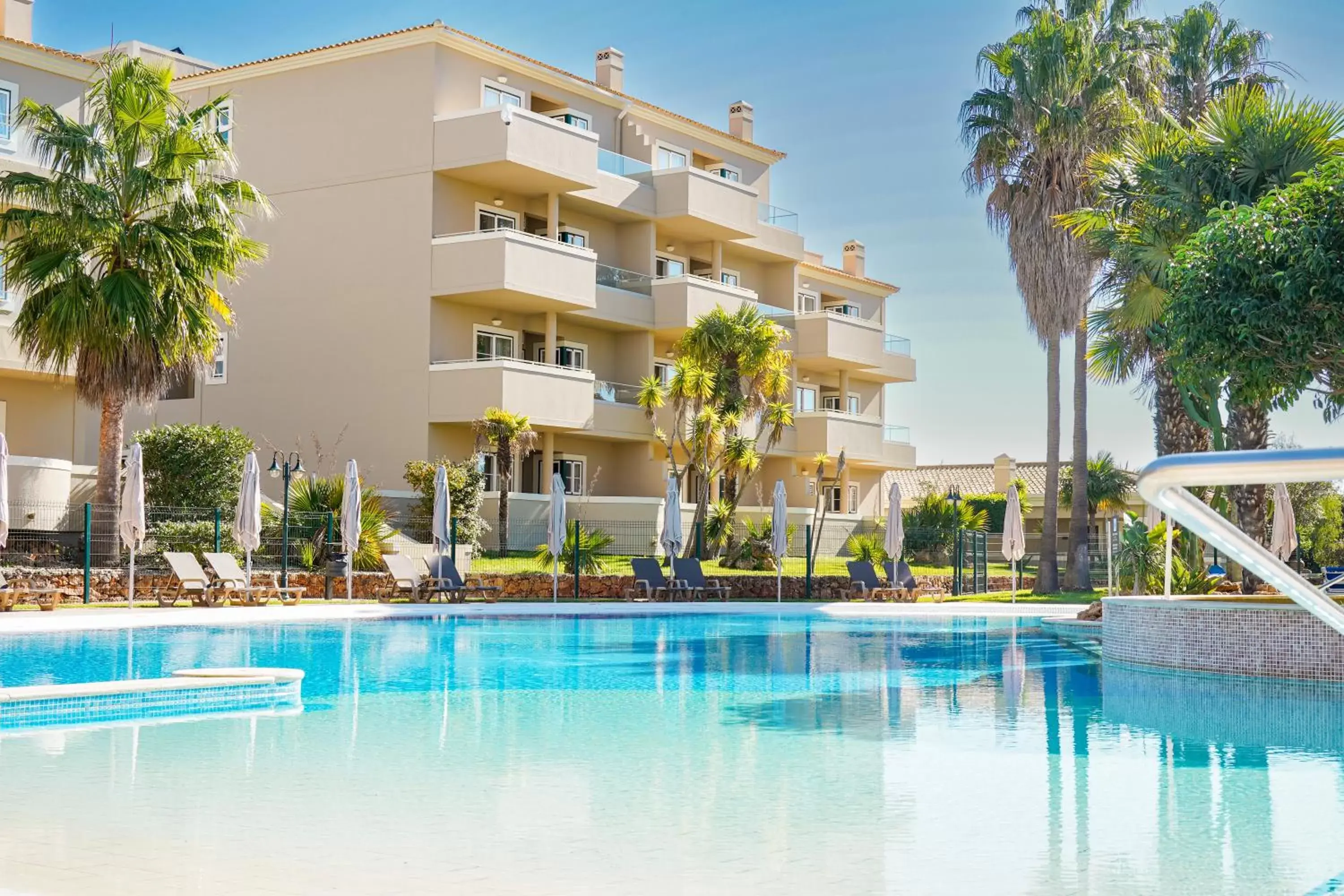 Property building in Vitors Plaza Property building in Vitors Plaza