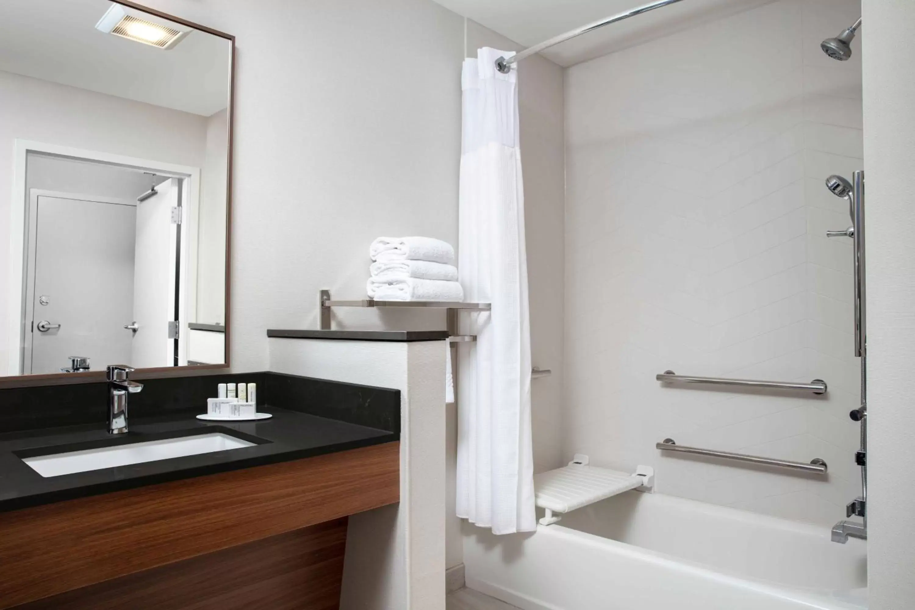 Bathroom in Fairfield by Marriott Inn & Suites Lewisburg