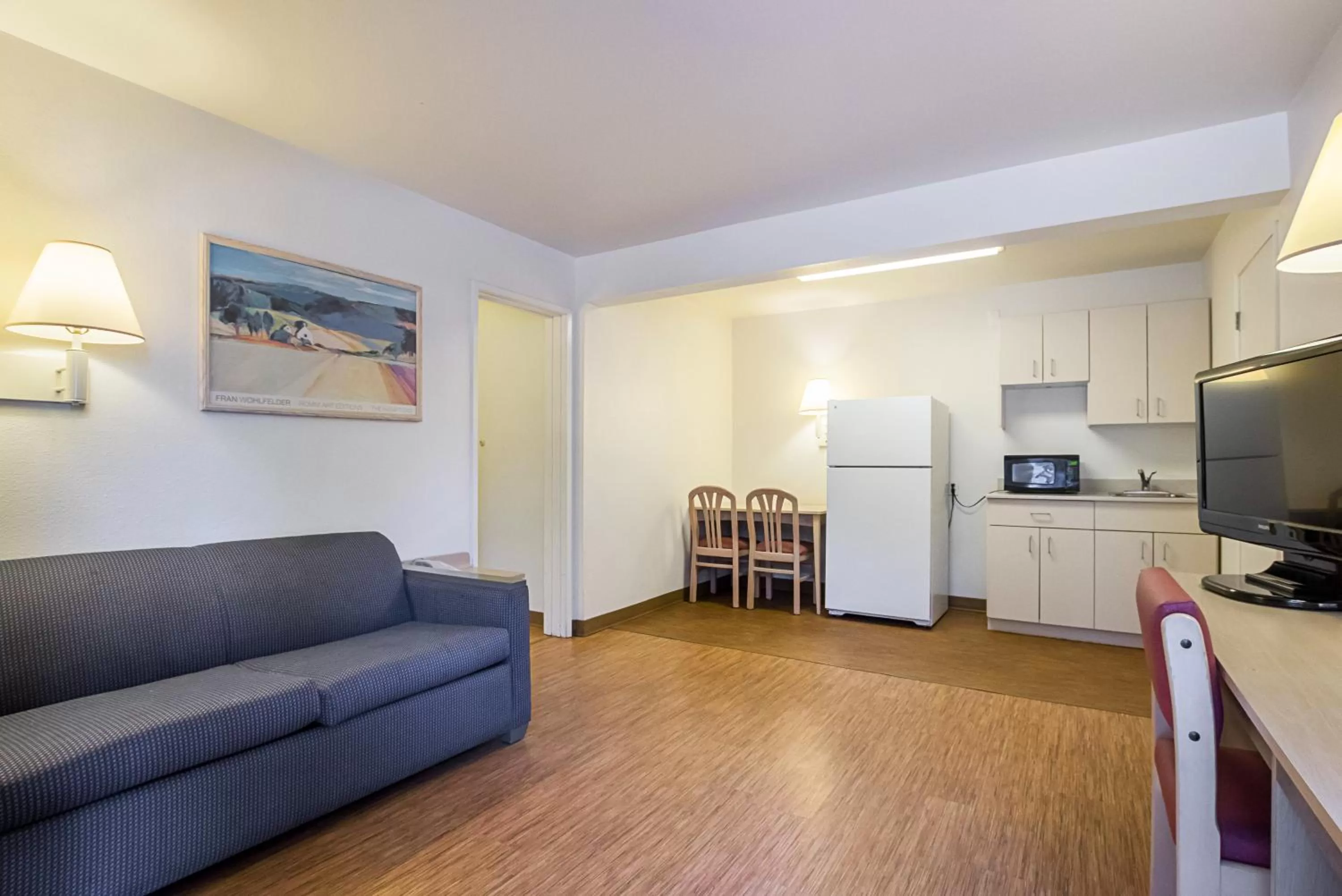 Kitchen or kitchenette in Motel 6-Rochester, MN