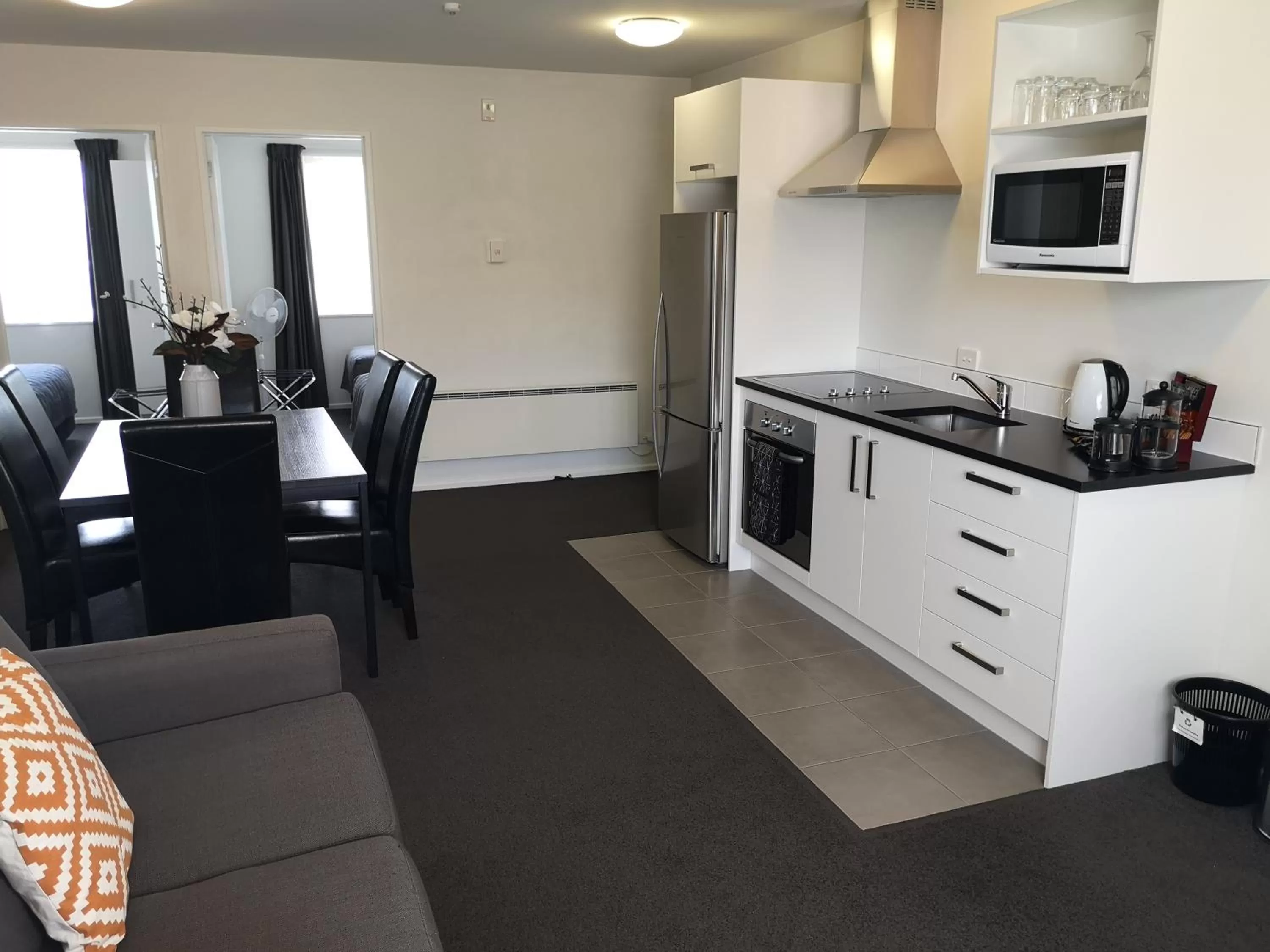 Living room in Airport Palms Motel