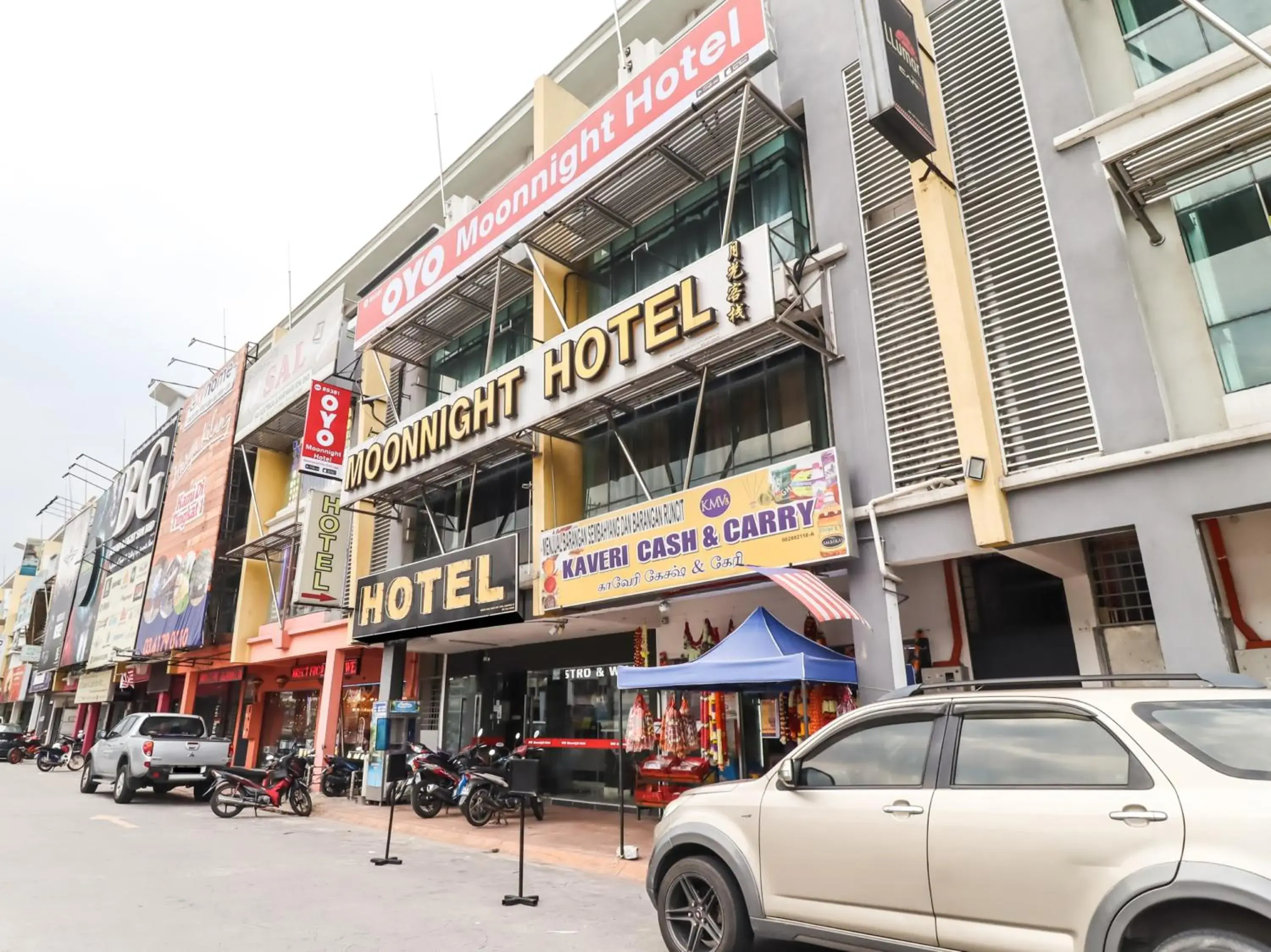 Facade/entrance, Property Building in OYO 89381 Moonnight Hotel