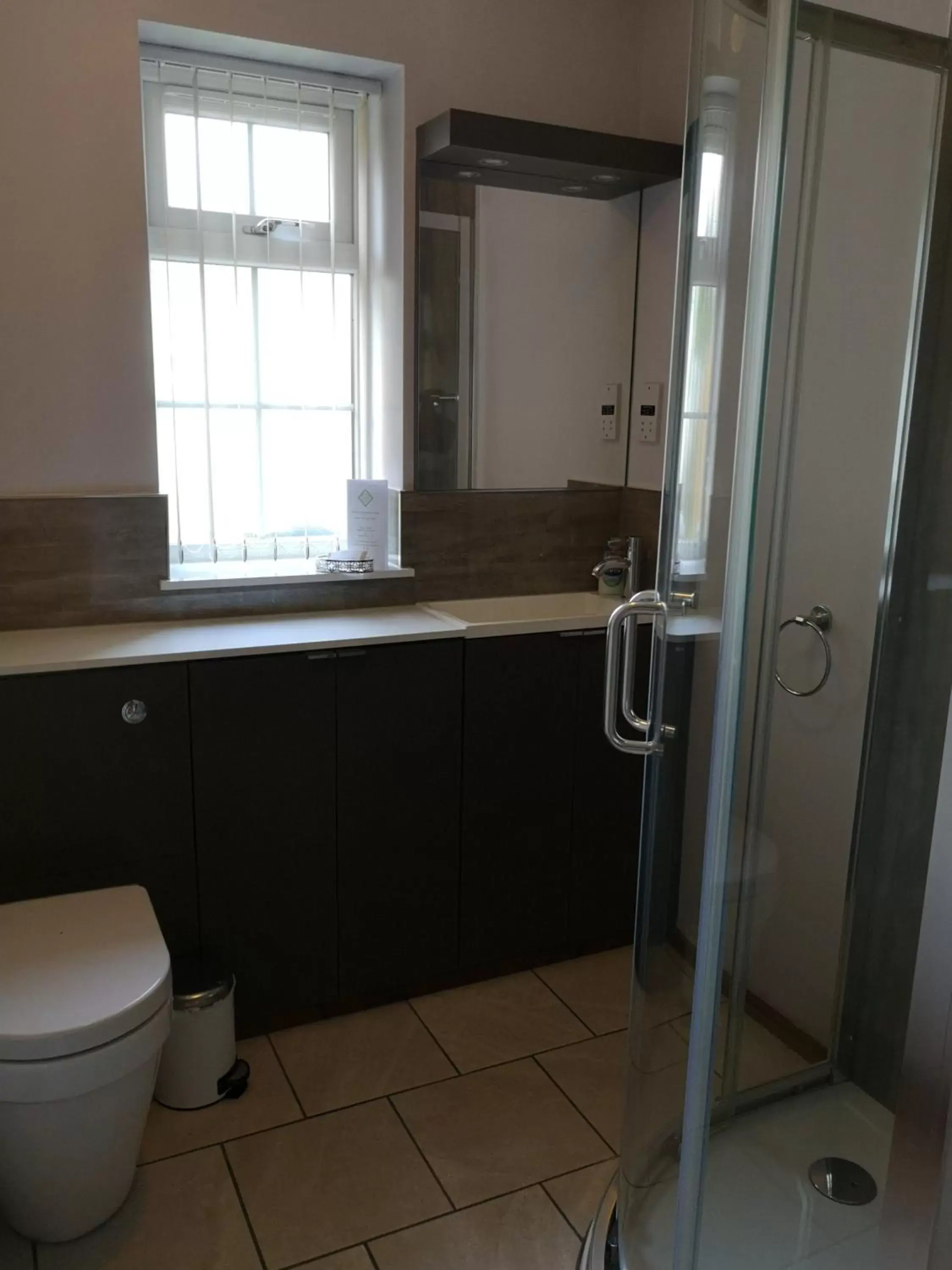 Shower, Bathroom in White Cottage B and B