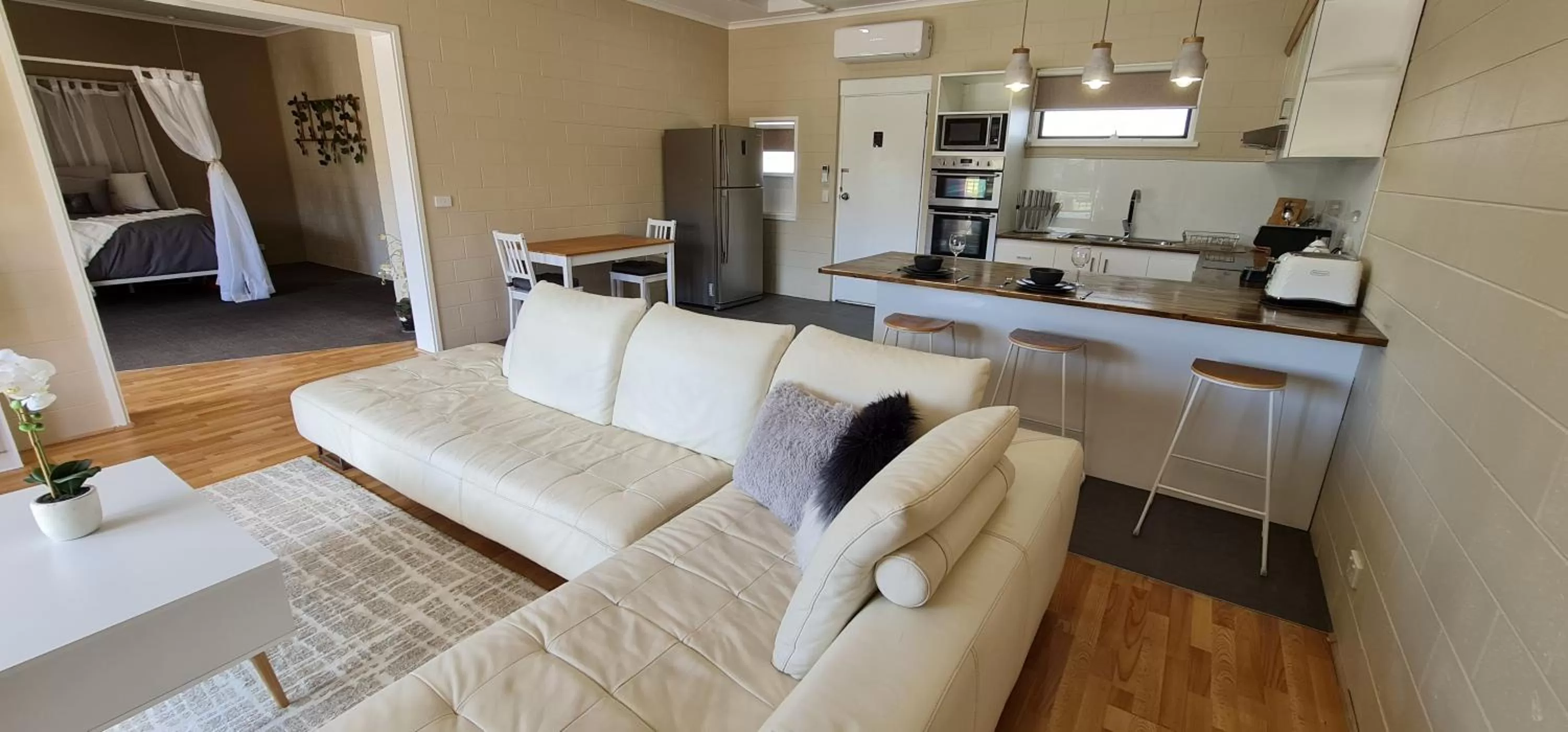 Coffee/tea facilities in Comfort Inn & Suites King Avenue