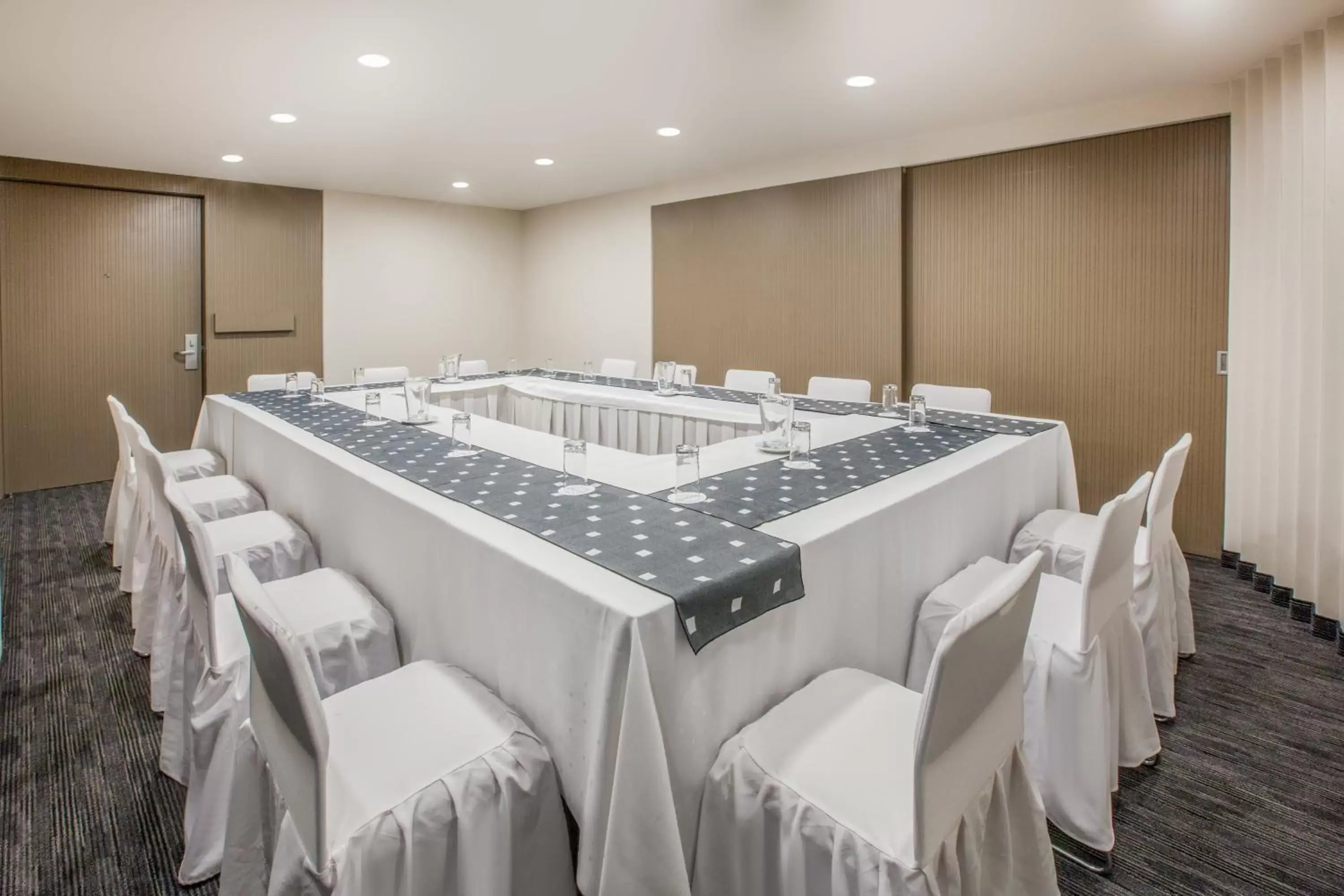 Meeting/conference room in Crowne Plaza Hotel Mexico City North-Tlalnepantla, an IHG Hotel
