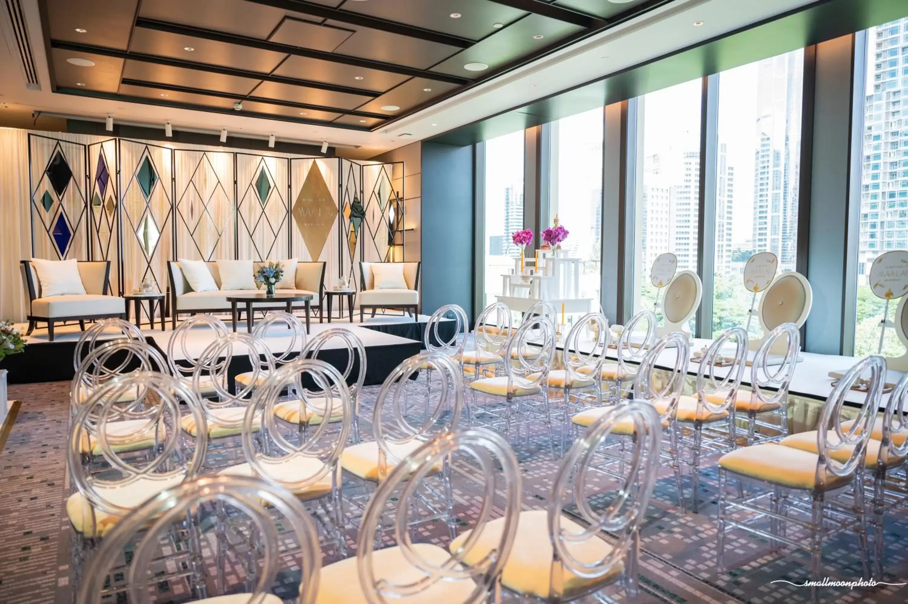 Meeting/conference room, Restaurant/Places to Eat in Kimpton Maa-Lai Bangkok, an IHG Hotel