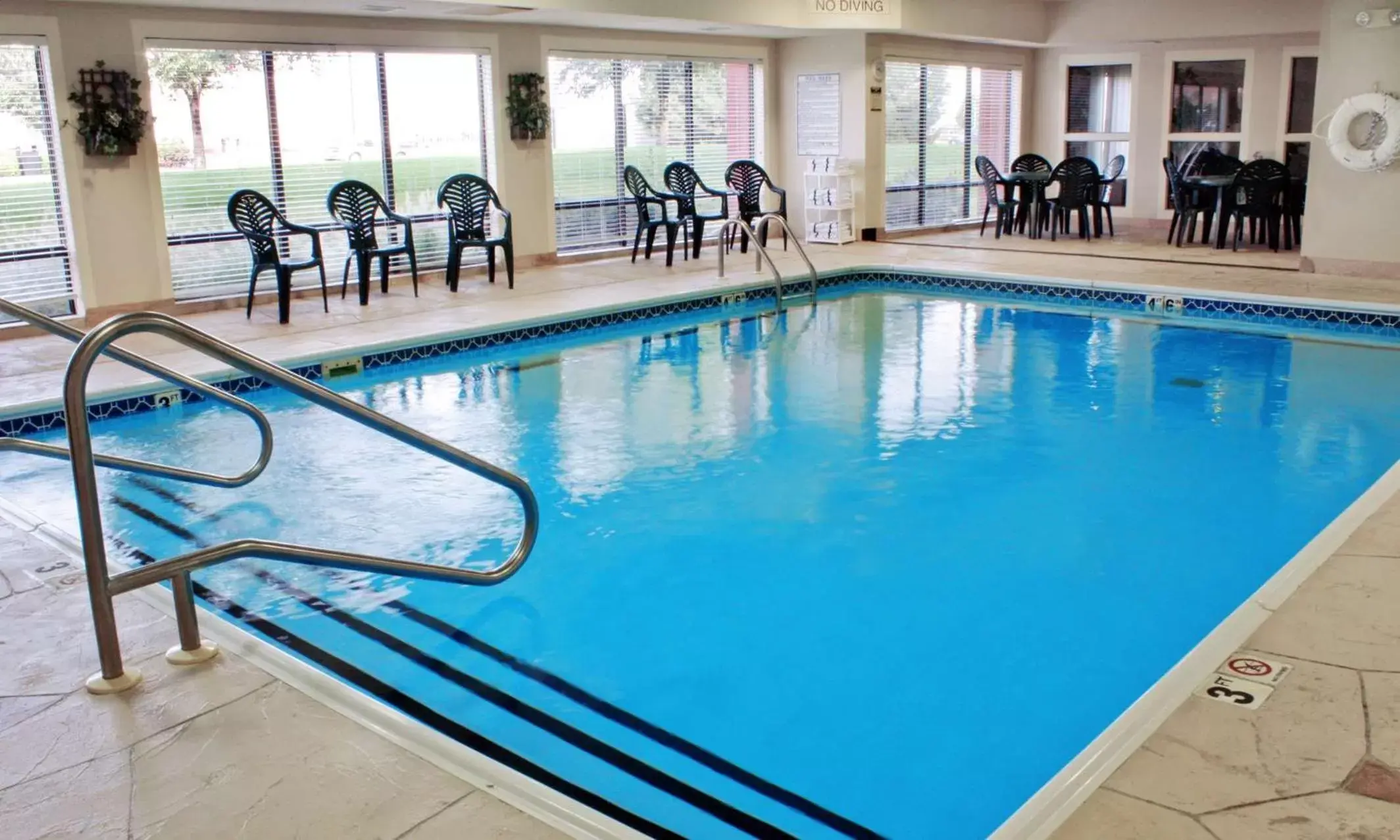 Pool view, Swimming Pool in Hampton Inn Bloomington West