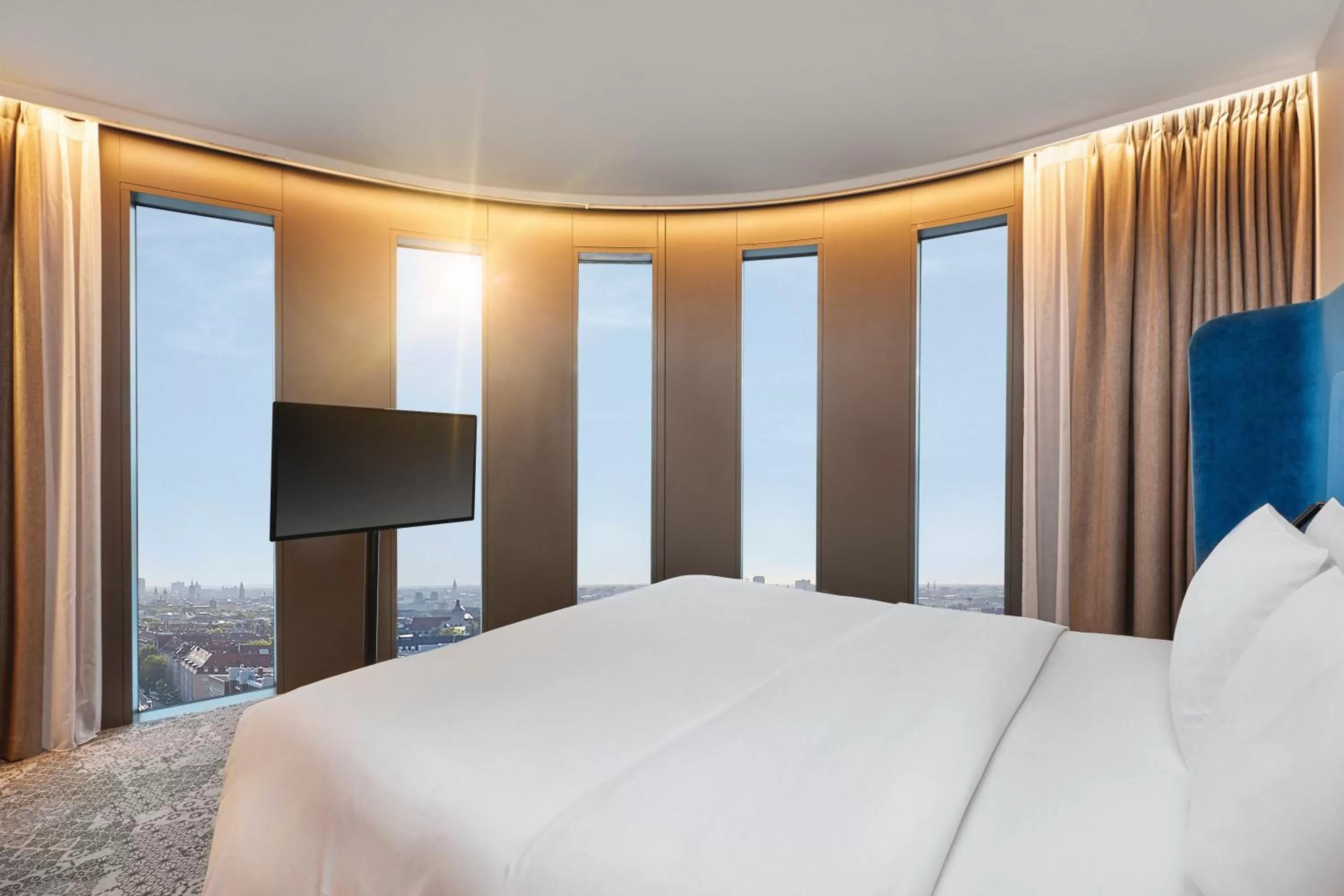 Bed in HYPERION Hotel München