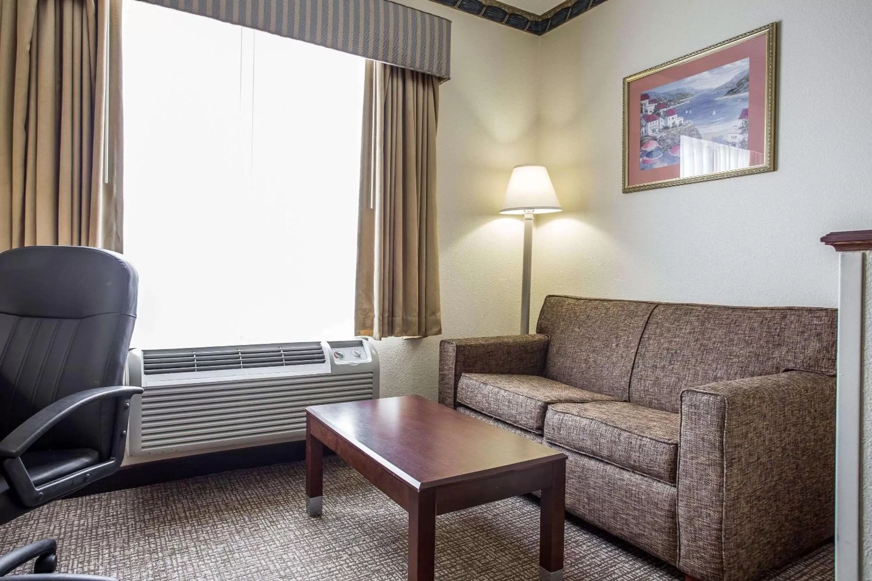 Seating area in Comfort Inn & Suites FtJackson Maingate