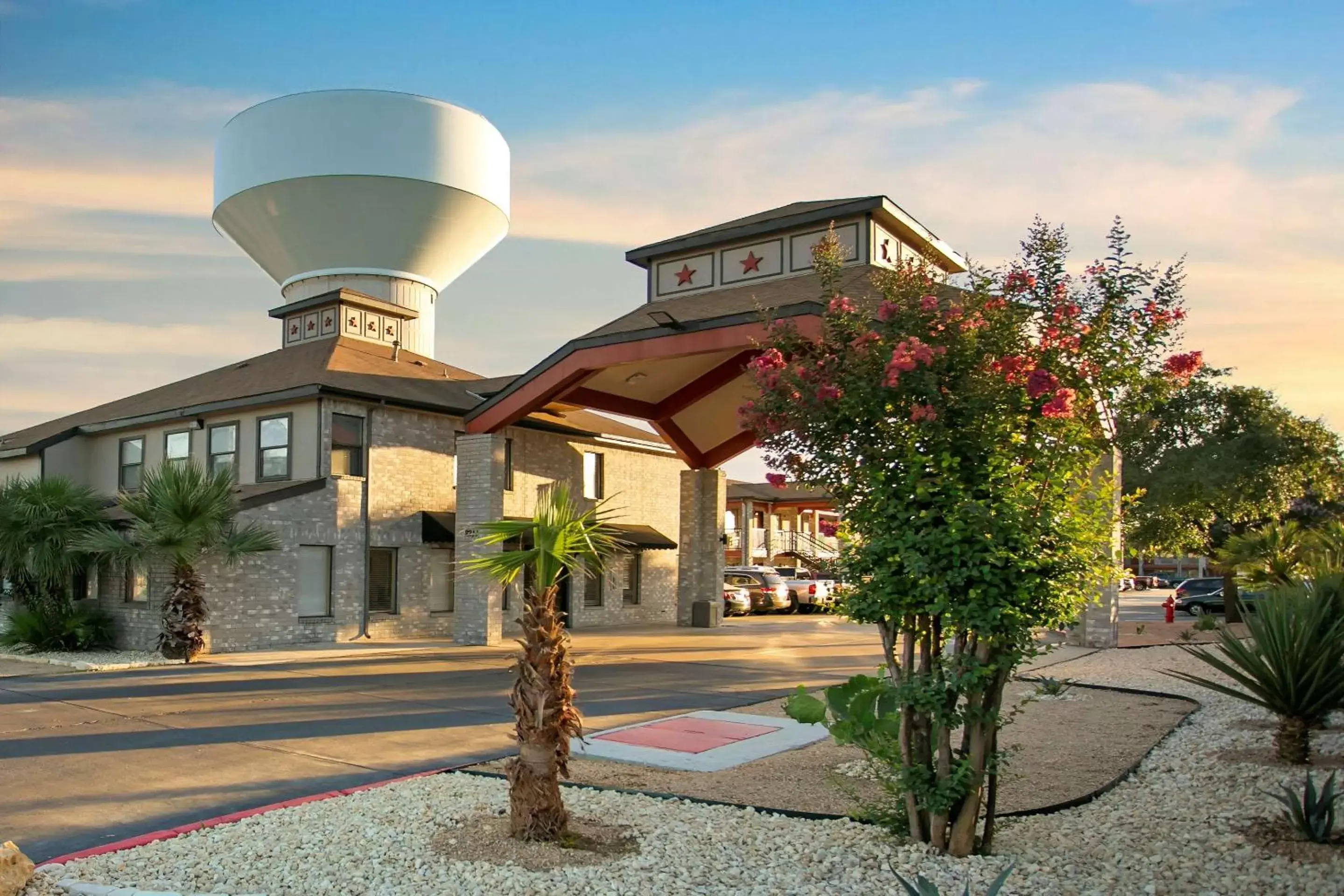 Property Building in Econo Lodge Near Lackland Air Force Base-SeaWorld