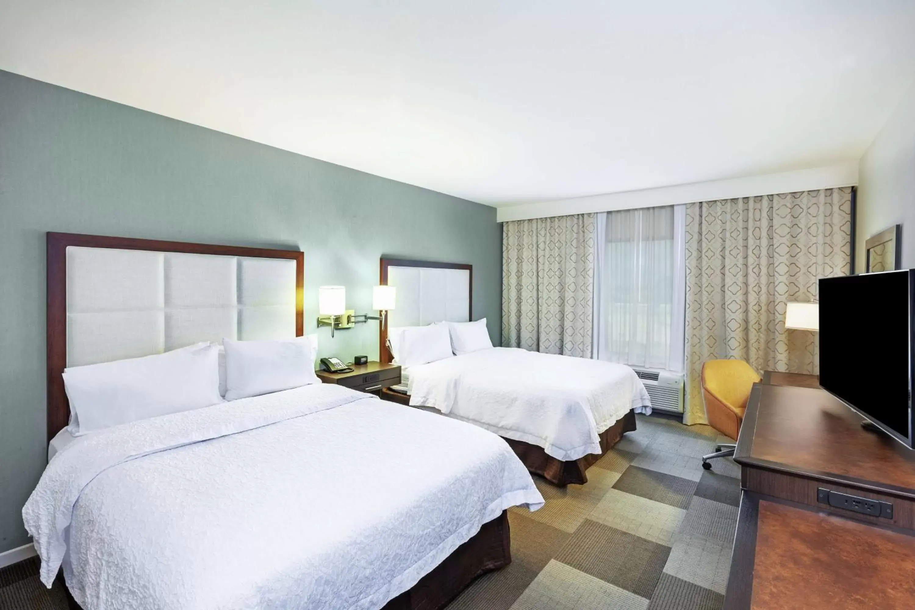 Bed in Hampton Inn & Suites Houston North IAH, TX