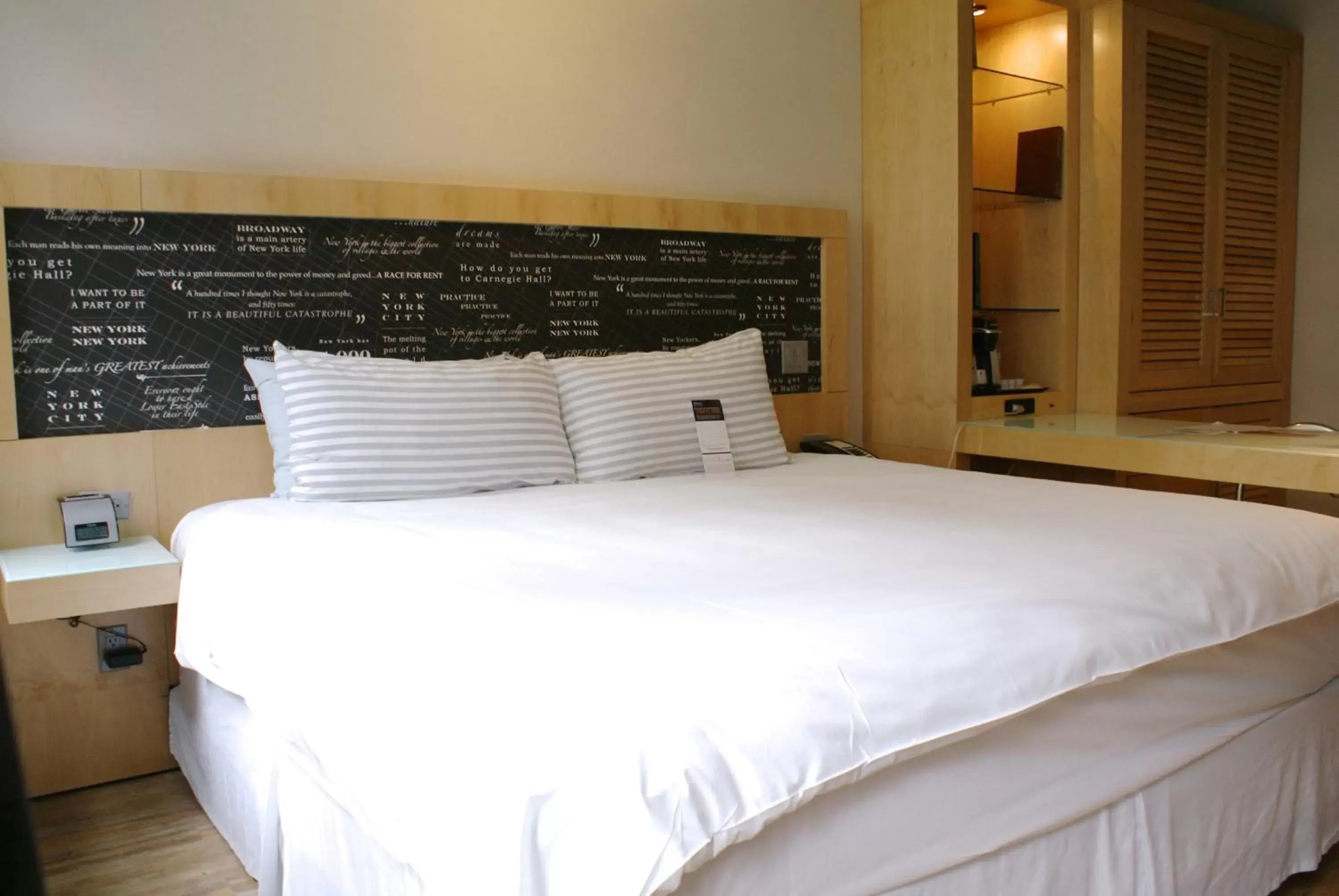 Bed in TRYP by Wyndham New York City Times Square - Midtown Bed in TRYP by Wyndham New York City Times Square - Midtown