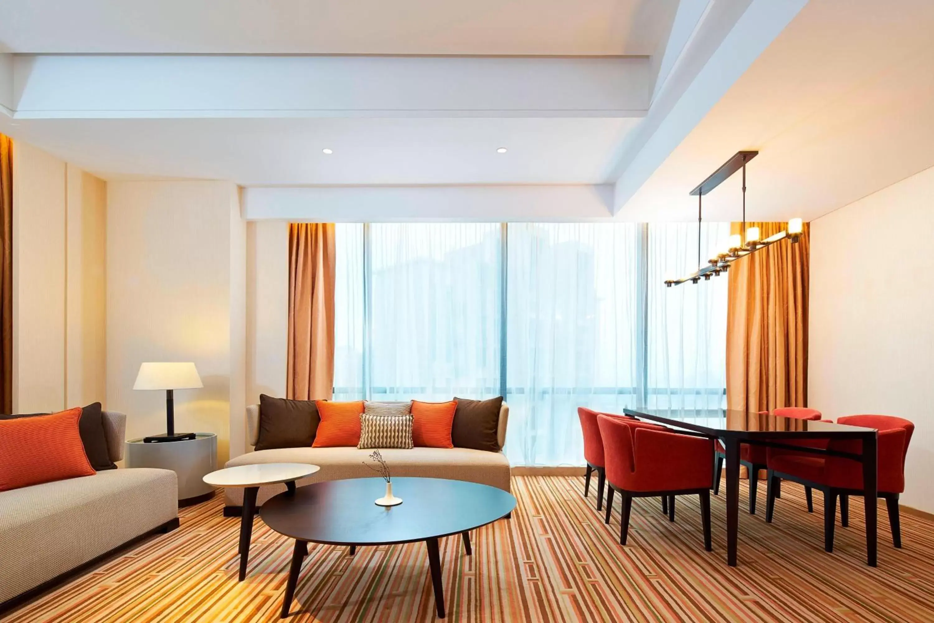 Photo of the whole room, Seating Area in Four Points By Sheraton Guilin Lingui