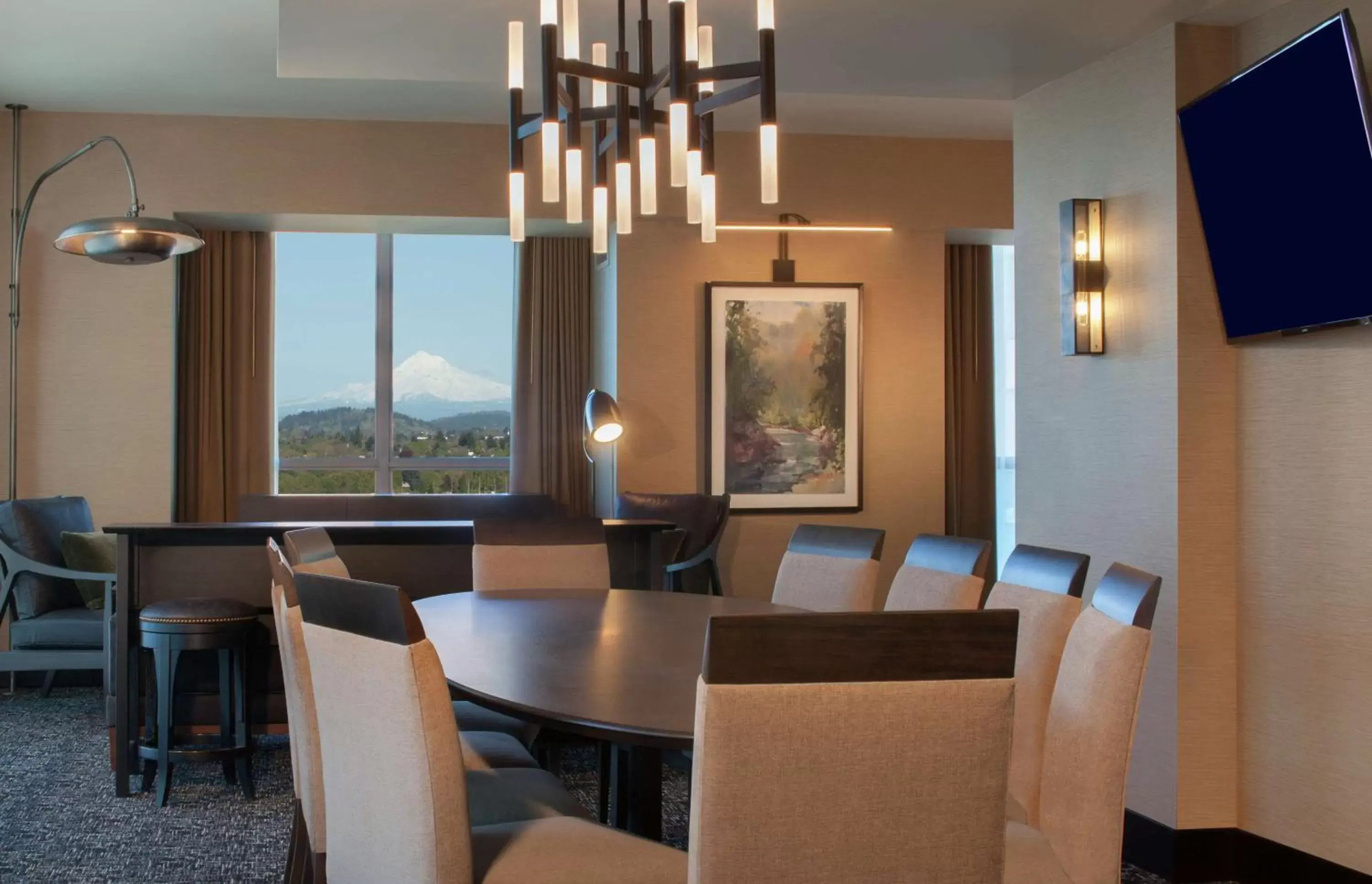 Bedroom, Dining Area in The Porter Portland, Curio Collection By Hilton