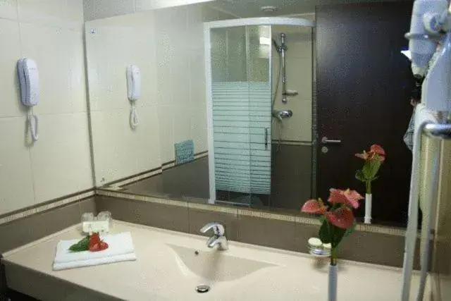 Bathroom in Hotel Rapsodia City Center