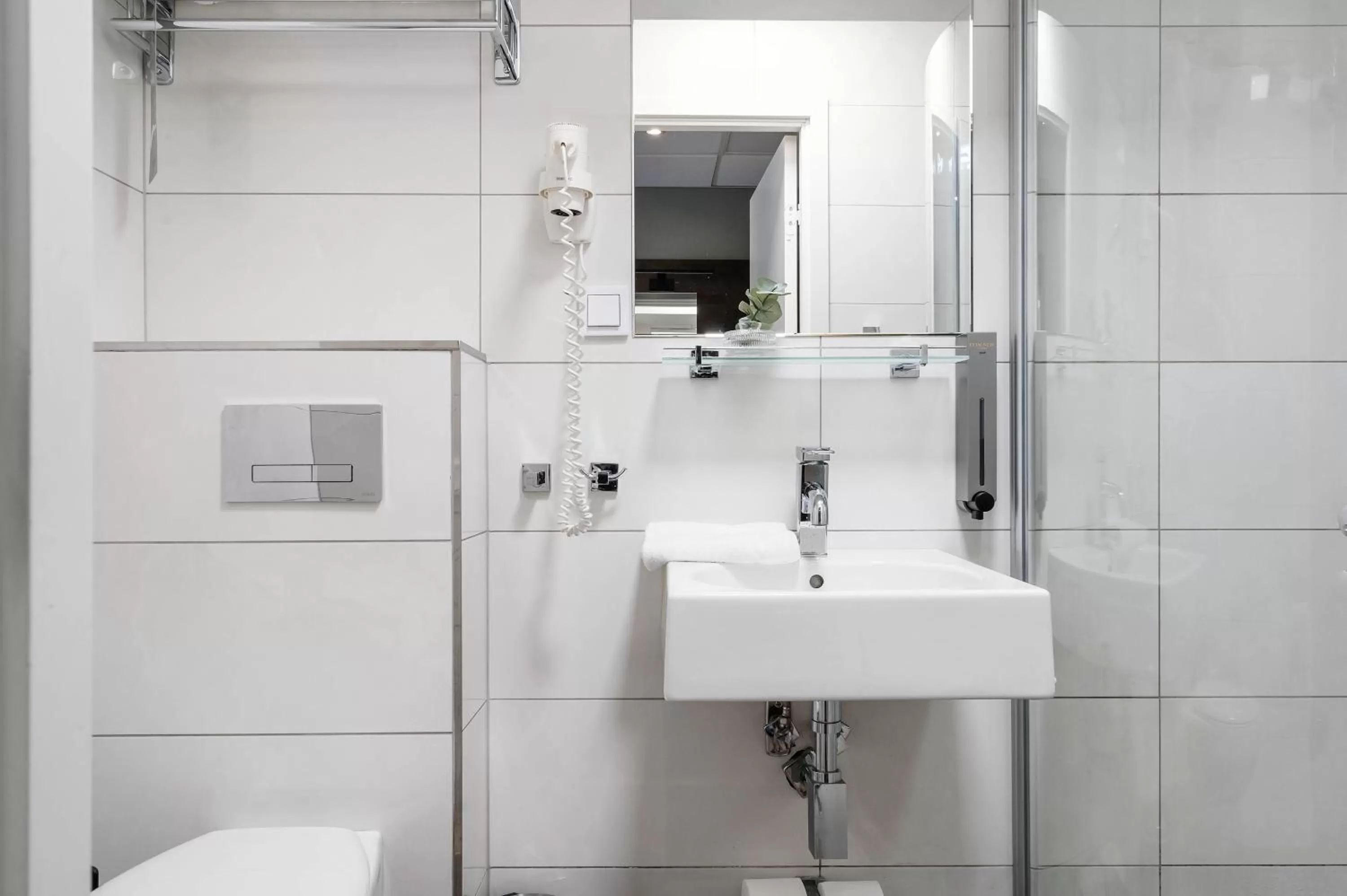 Shower in Hotel Point