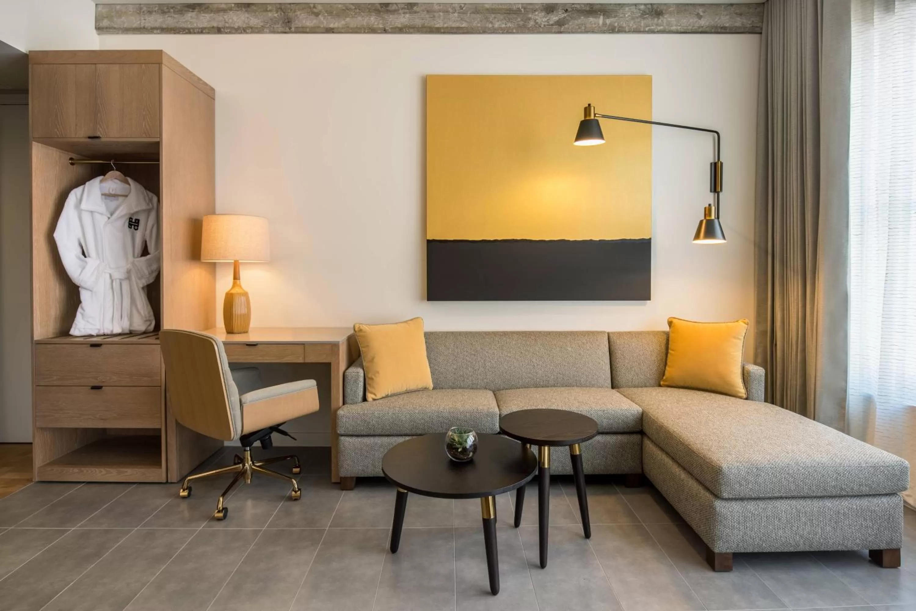 Photo of the whole room in The Hi-Lo, Autograph Collection