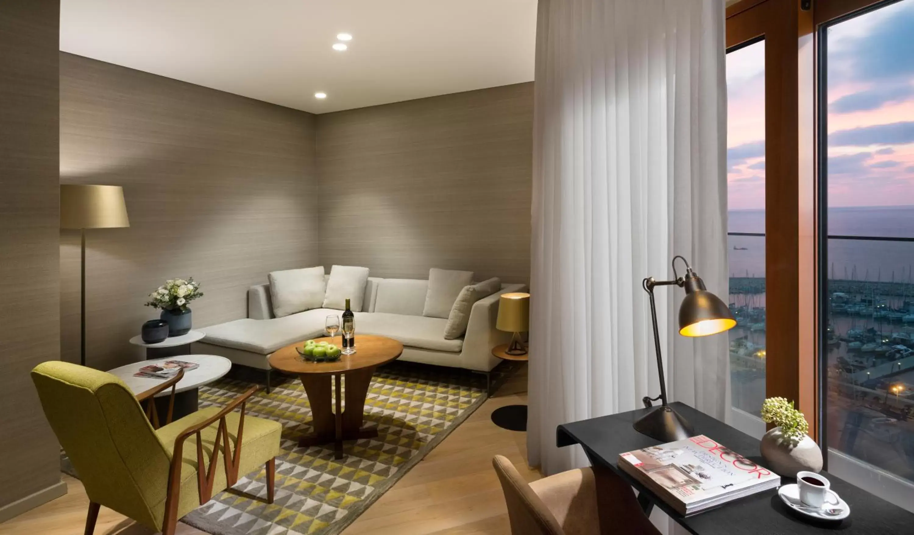 Living room, Seating Area in Carlton Tel Aviv Hotel – Luxury on the Beach