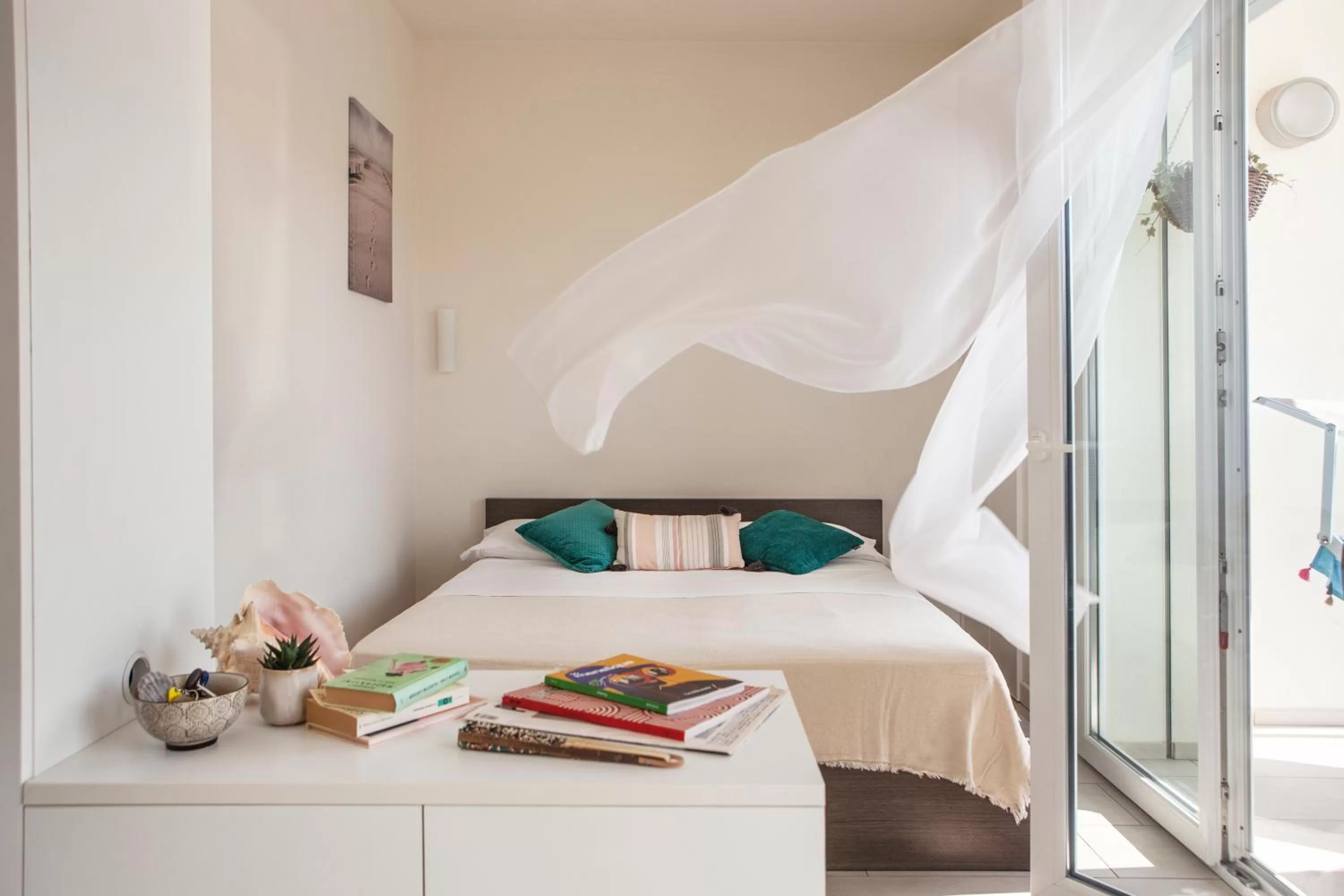 Seating area, Bed in Residence Sunrise