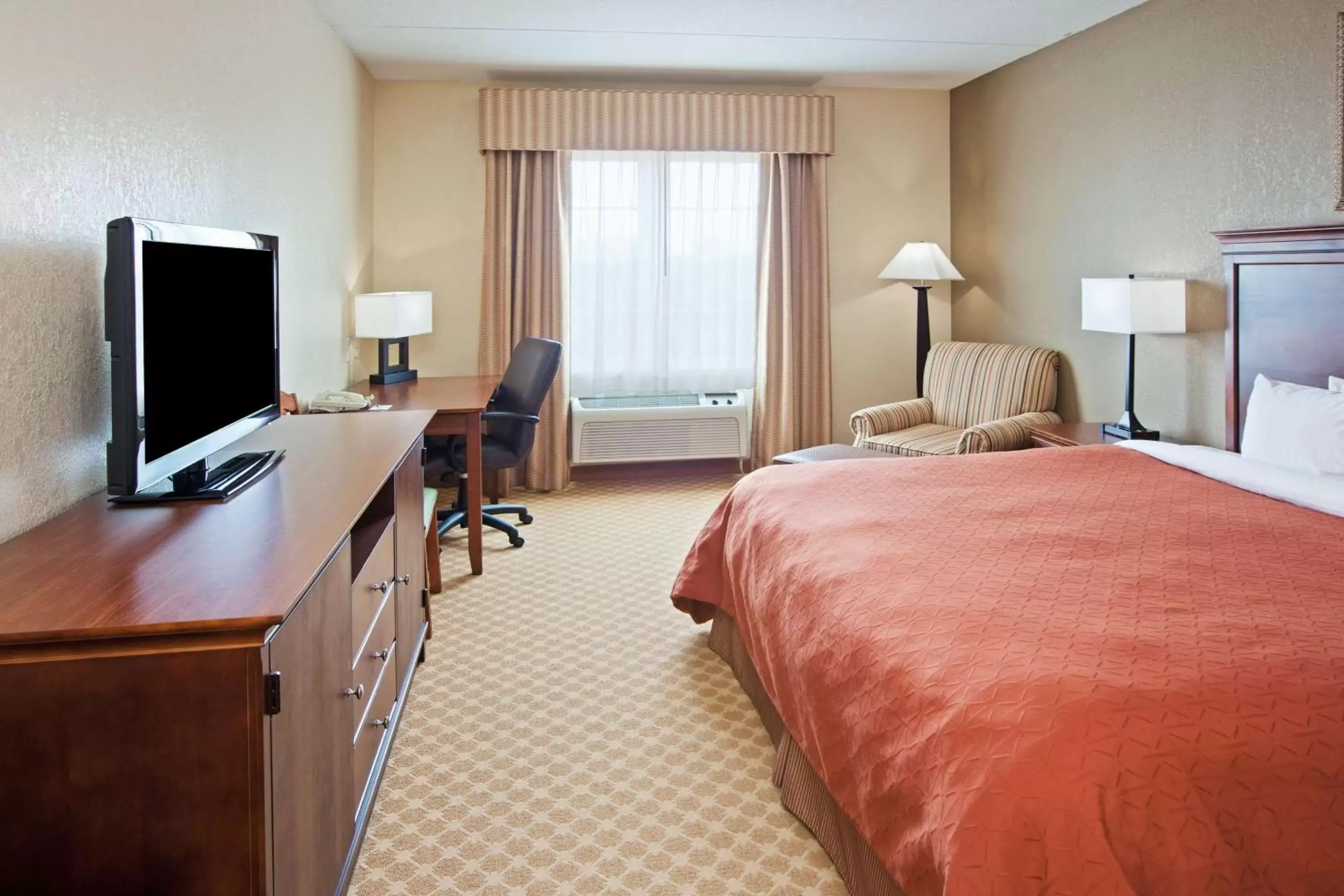 Photo of the whole room, Bed in Country Inn & Suites by Radisson, Knoxville West, TN
