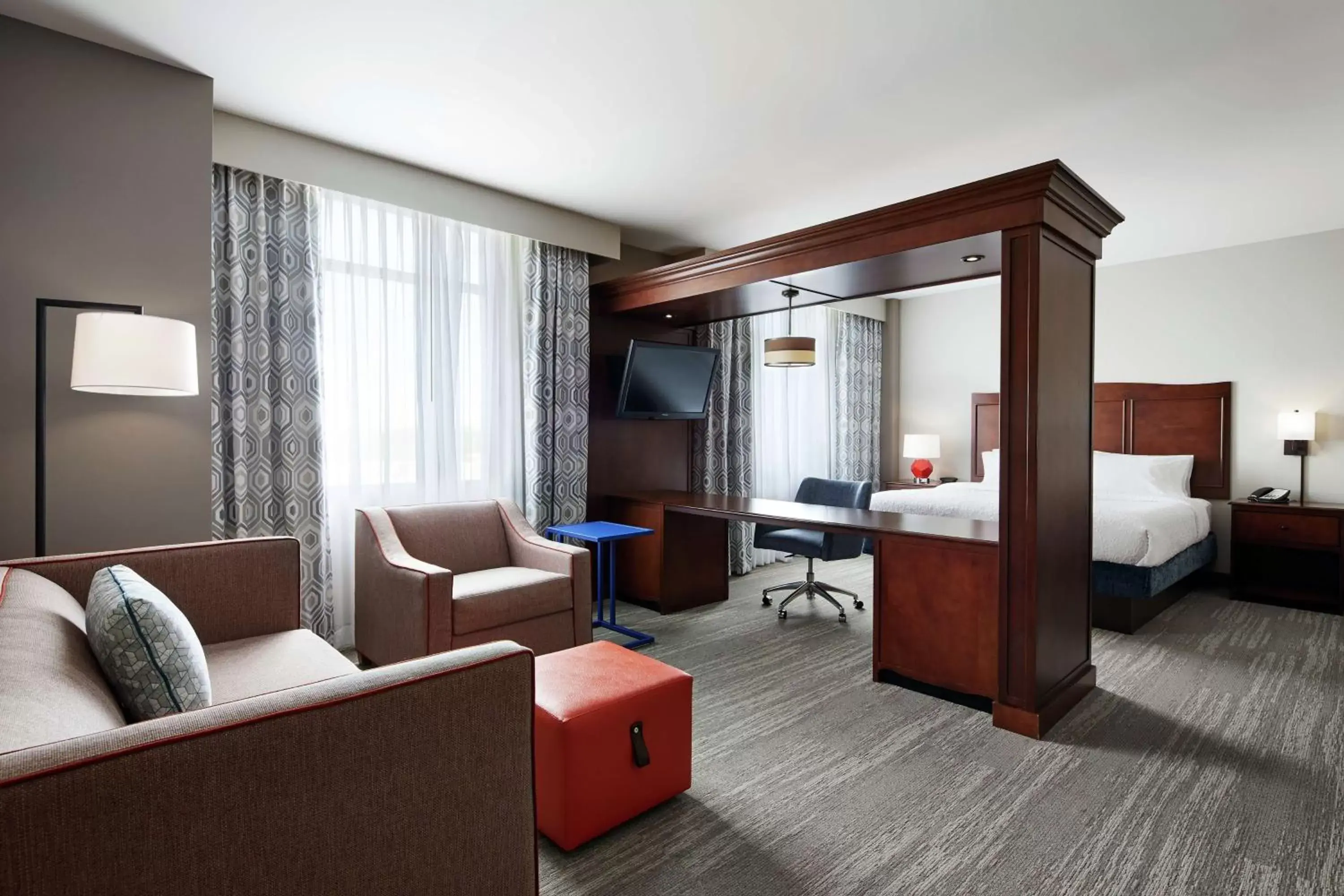 Bedroom, Seating Area in Hampton Inn & Suites Mt. Prospect