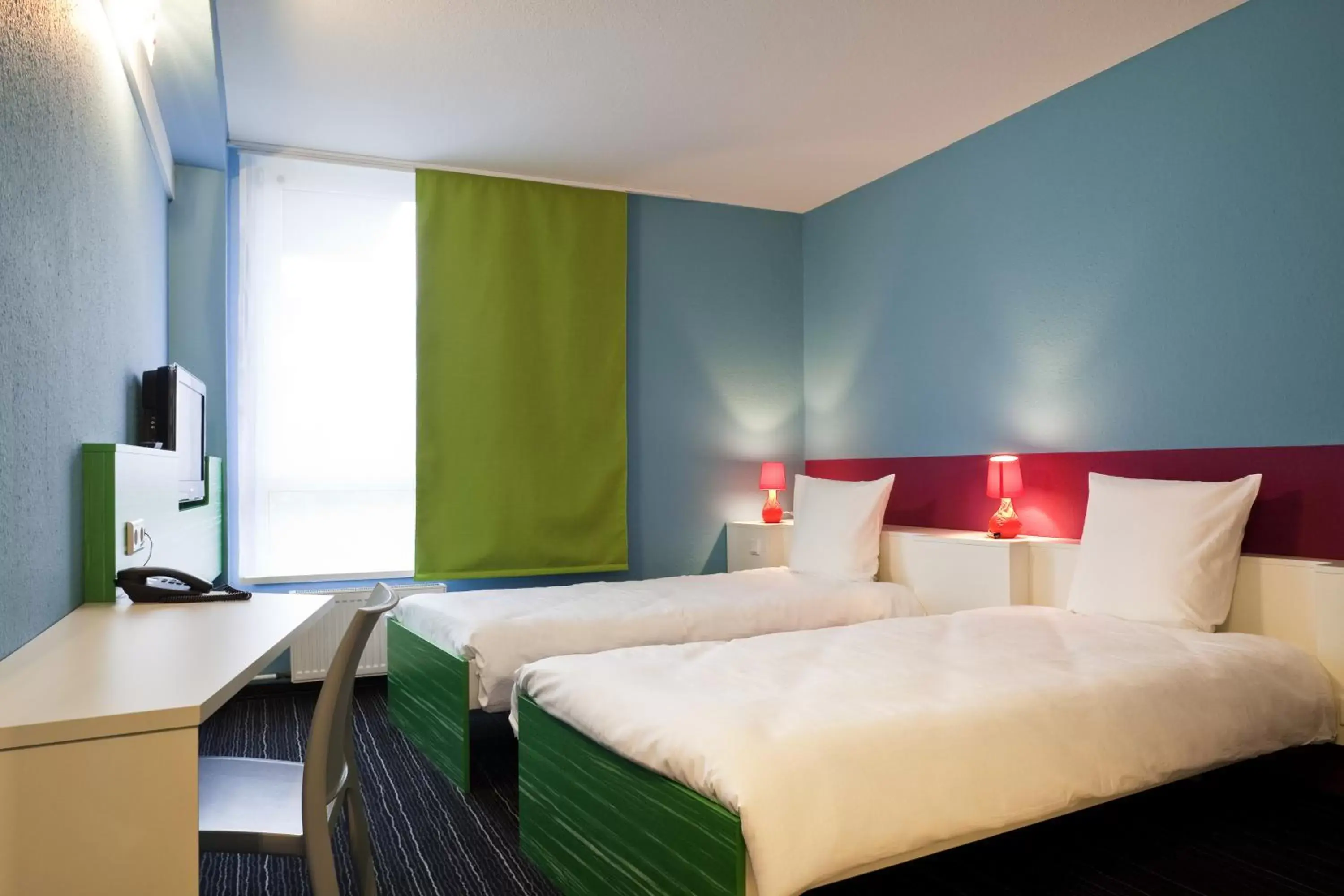 Photo of the whole room, Bed in ibis Styles Duesseldorf-Neuss