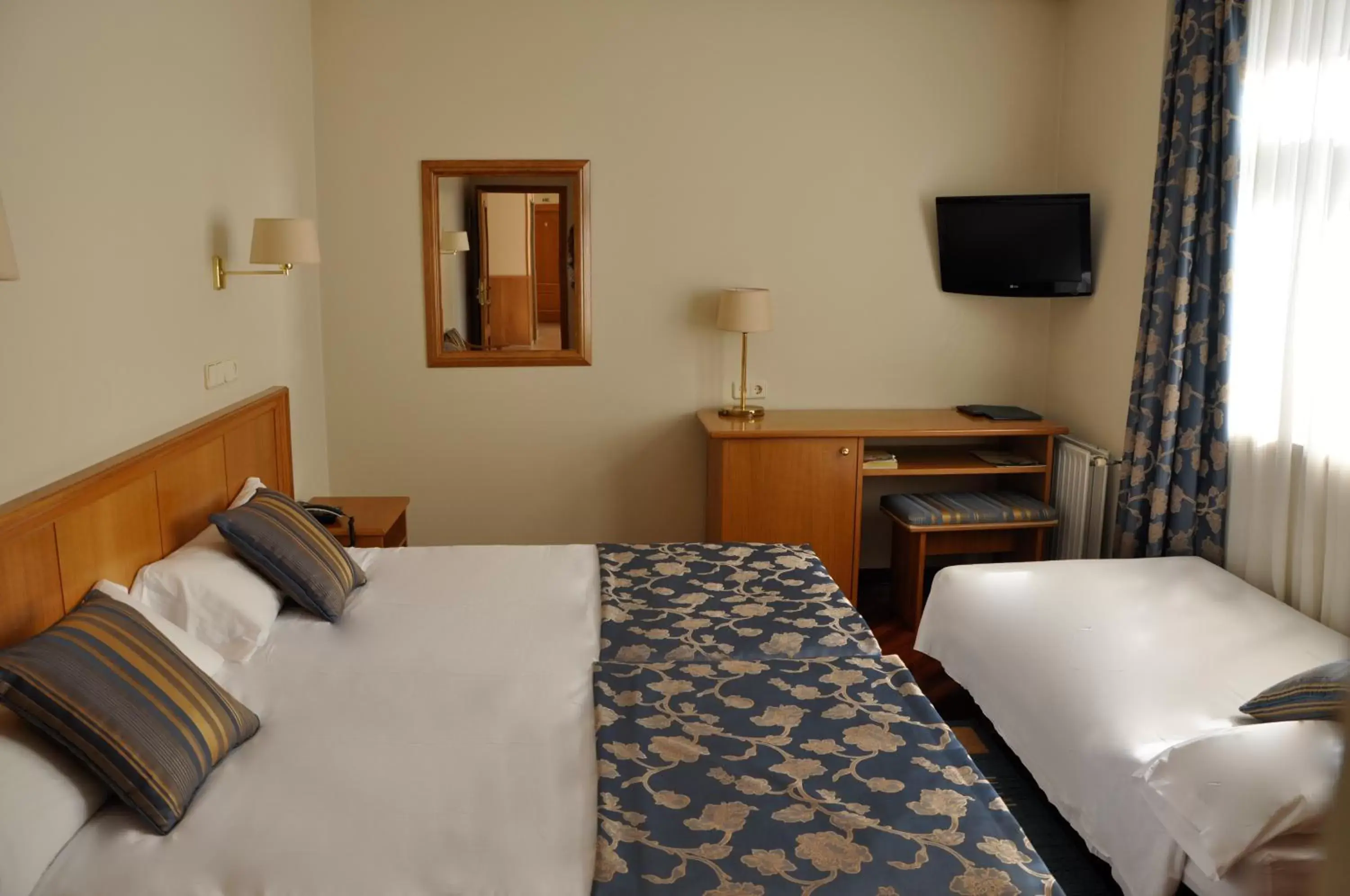 Bedroom, Bed in Hotel Crunia I A Coruña