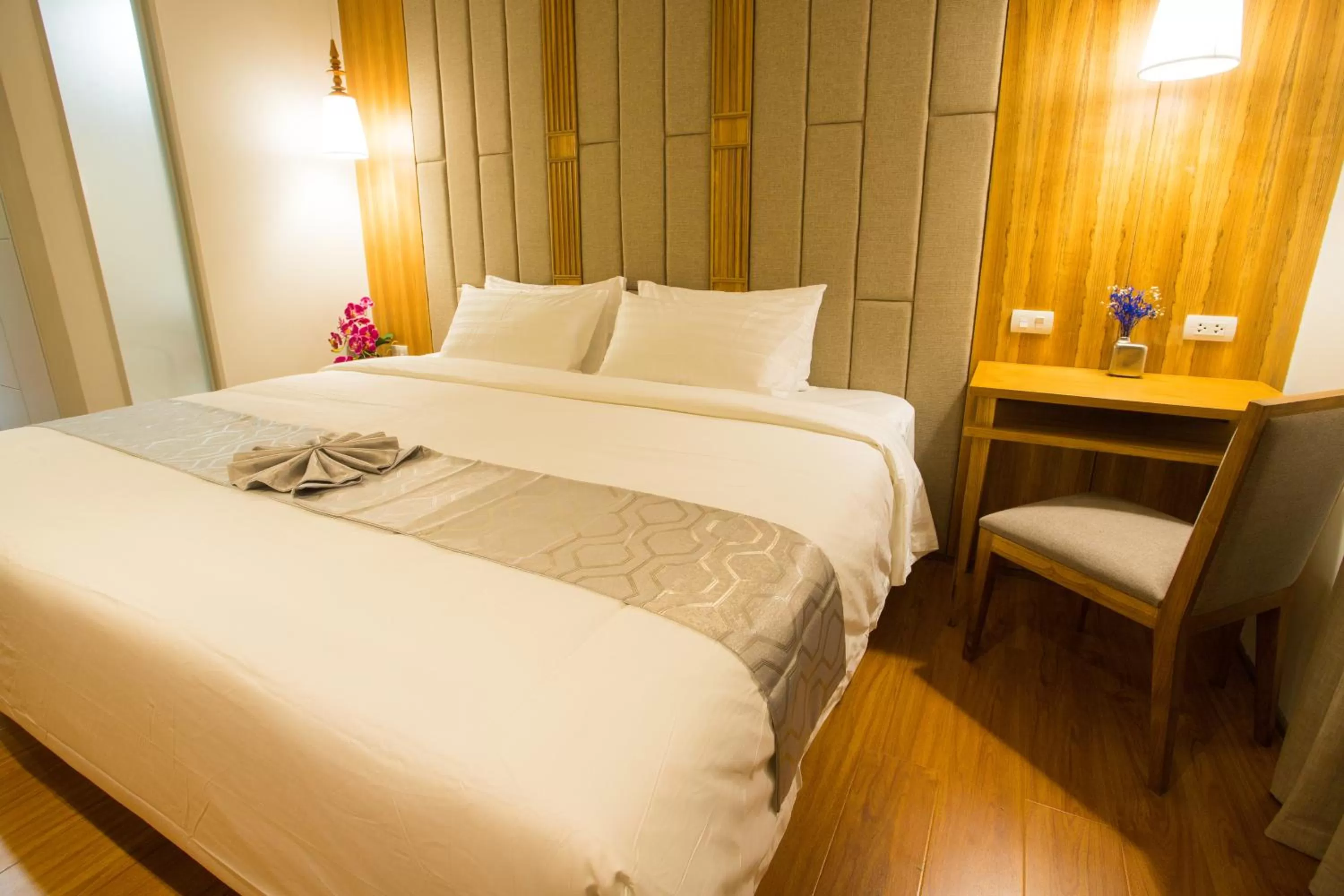 Bed in Lanna Thaphae Hotel