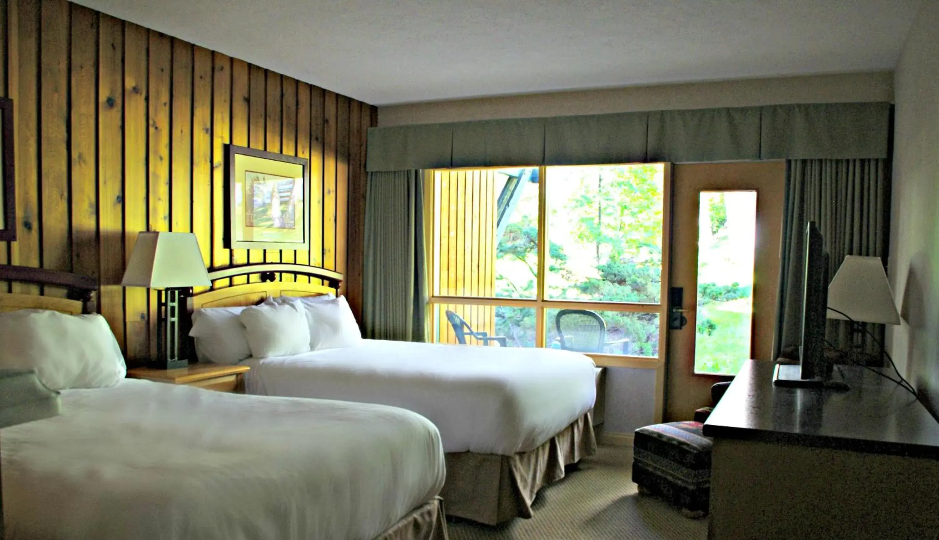 Area and facilities, Bed in Fairmont Hot Springs Resort