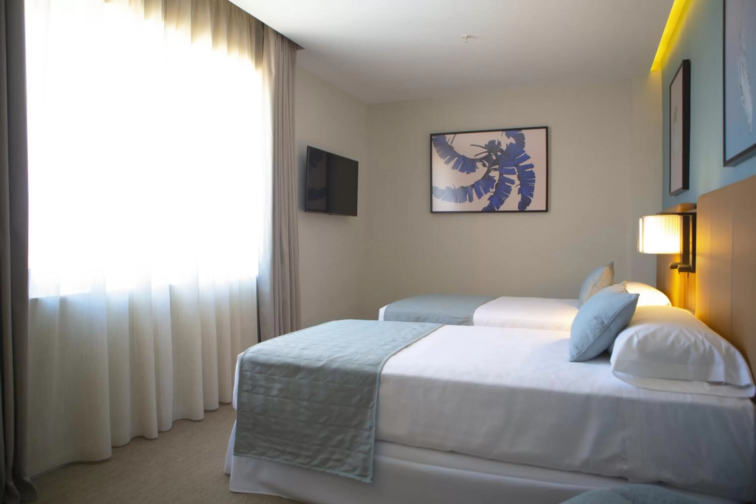 Photo of the whole room, Bed in Riu Plaza España