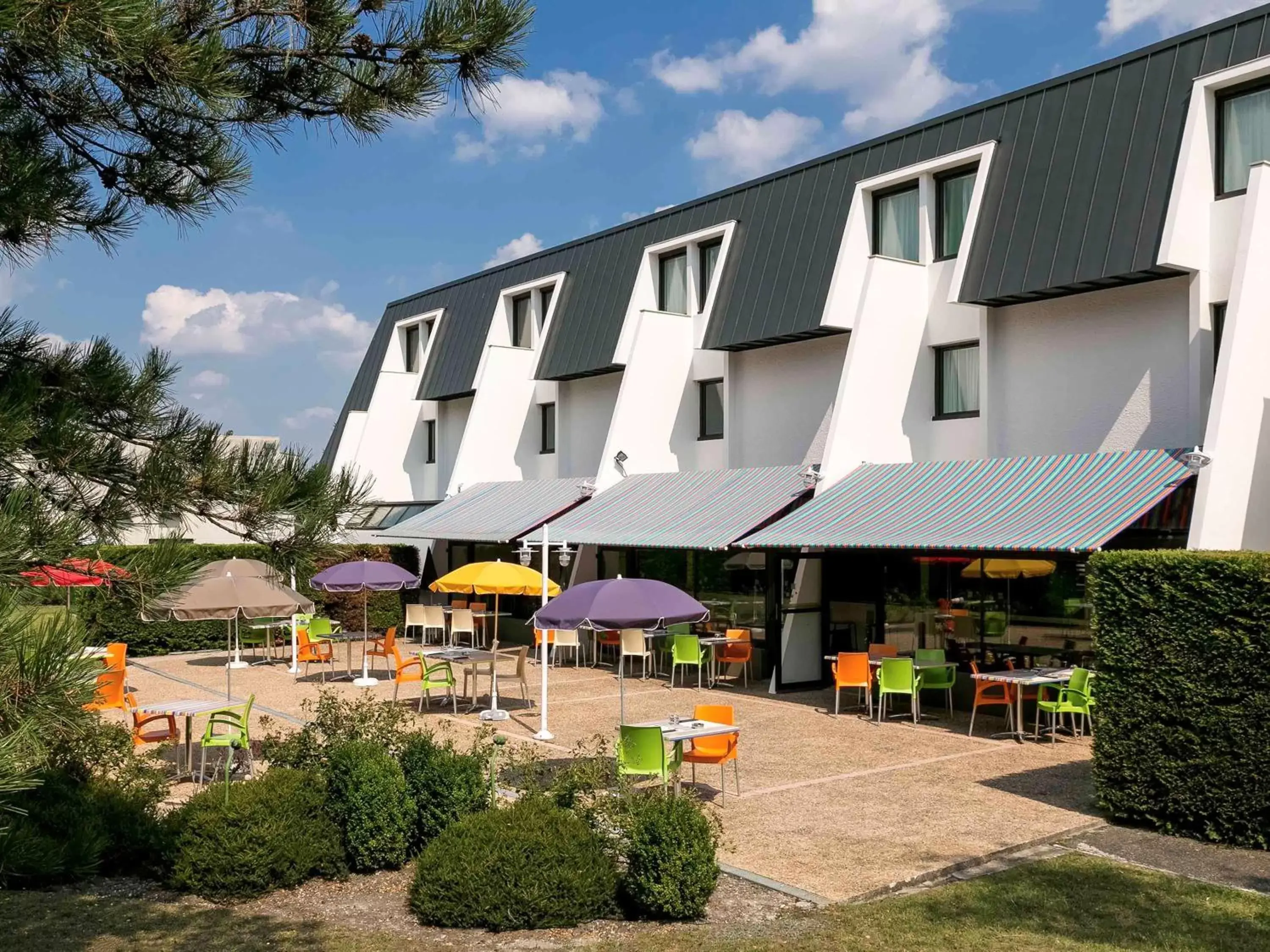 Restaurant/places to eat, Property Building in ibis Styles Bordeaux Aéroport