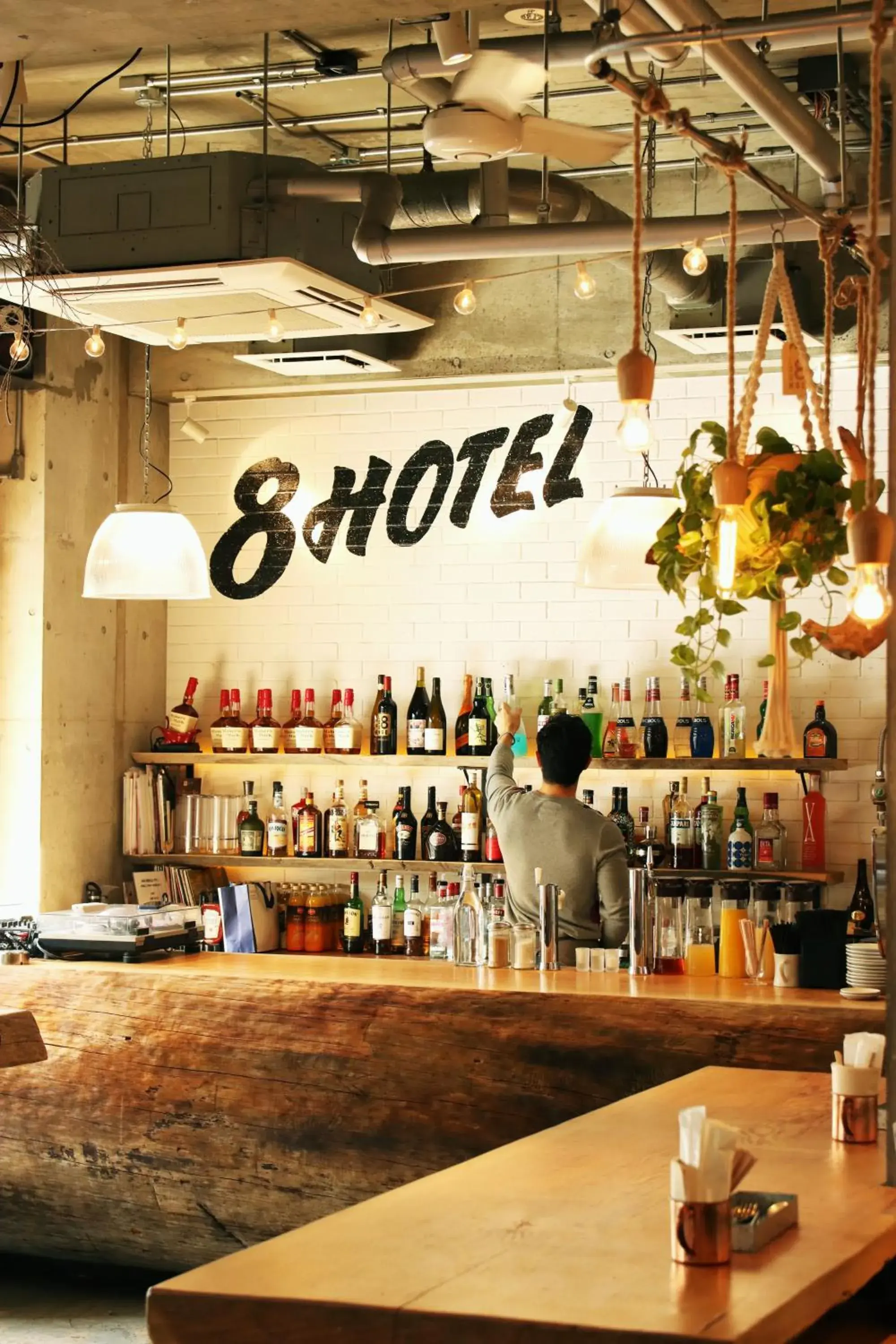 Restaurant/places to eat in 8hotel Restaurant/places to eat in 8hotel