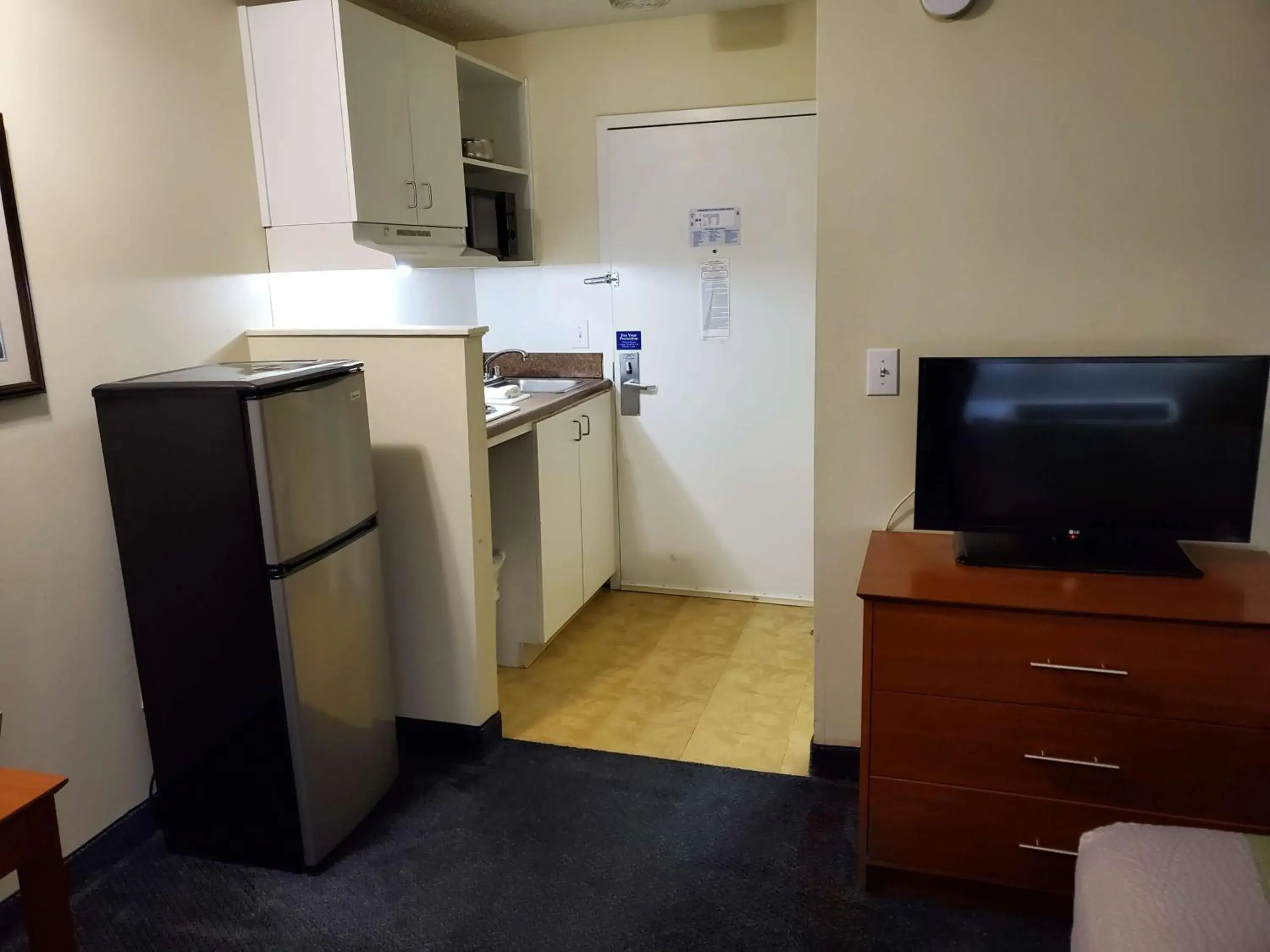 TV and multimedia, Kitchen/Kitchenette in Studio 6-Richmond, VA - I-64 West